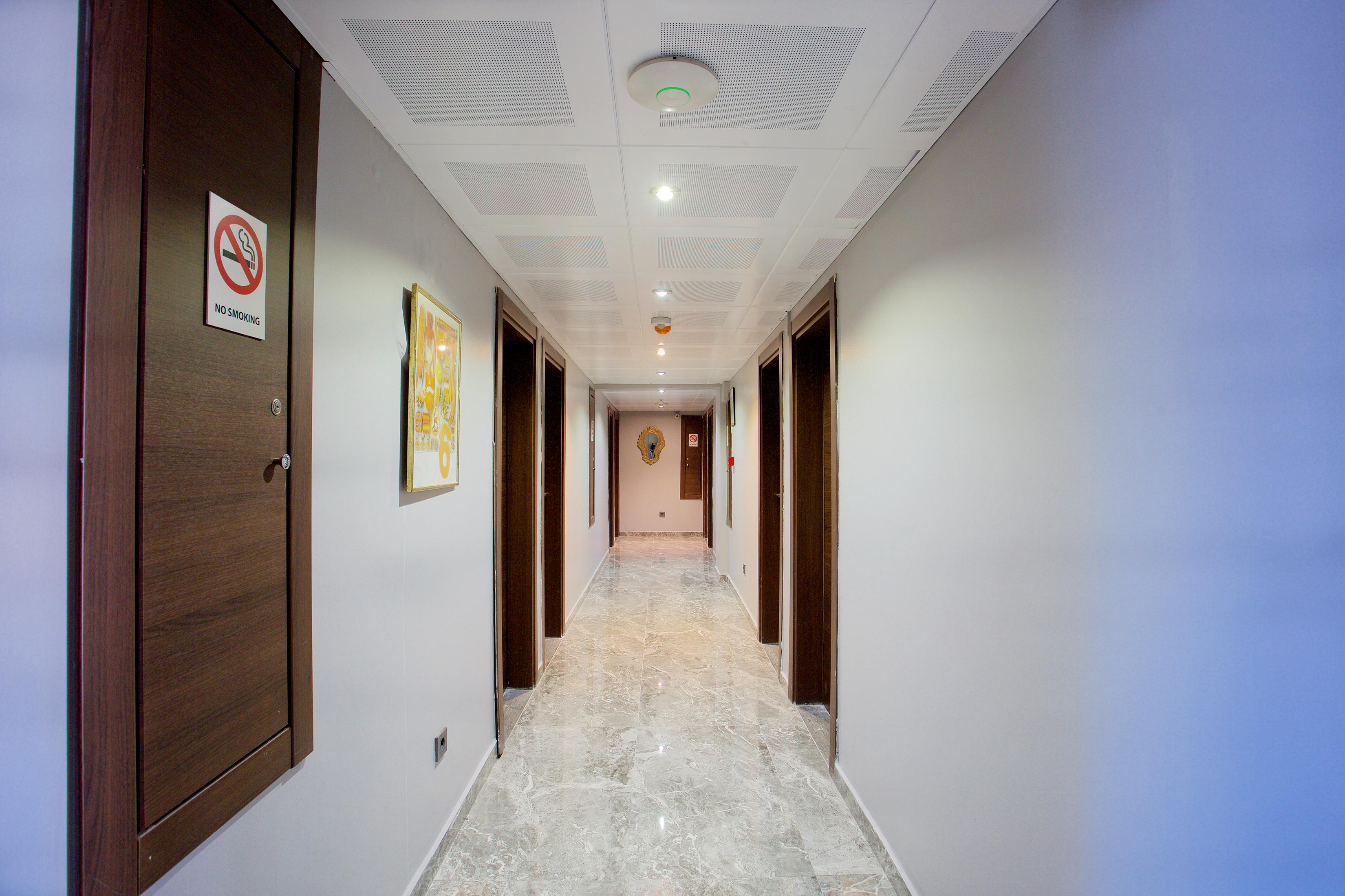 Varios Grand Ant Hotel