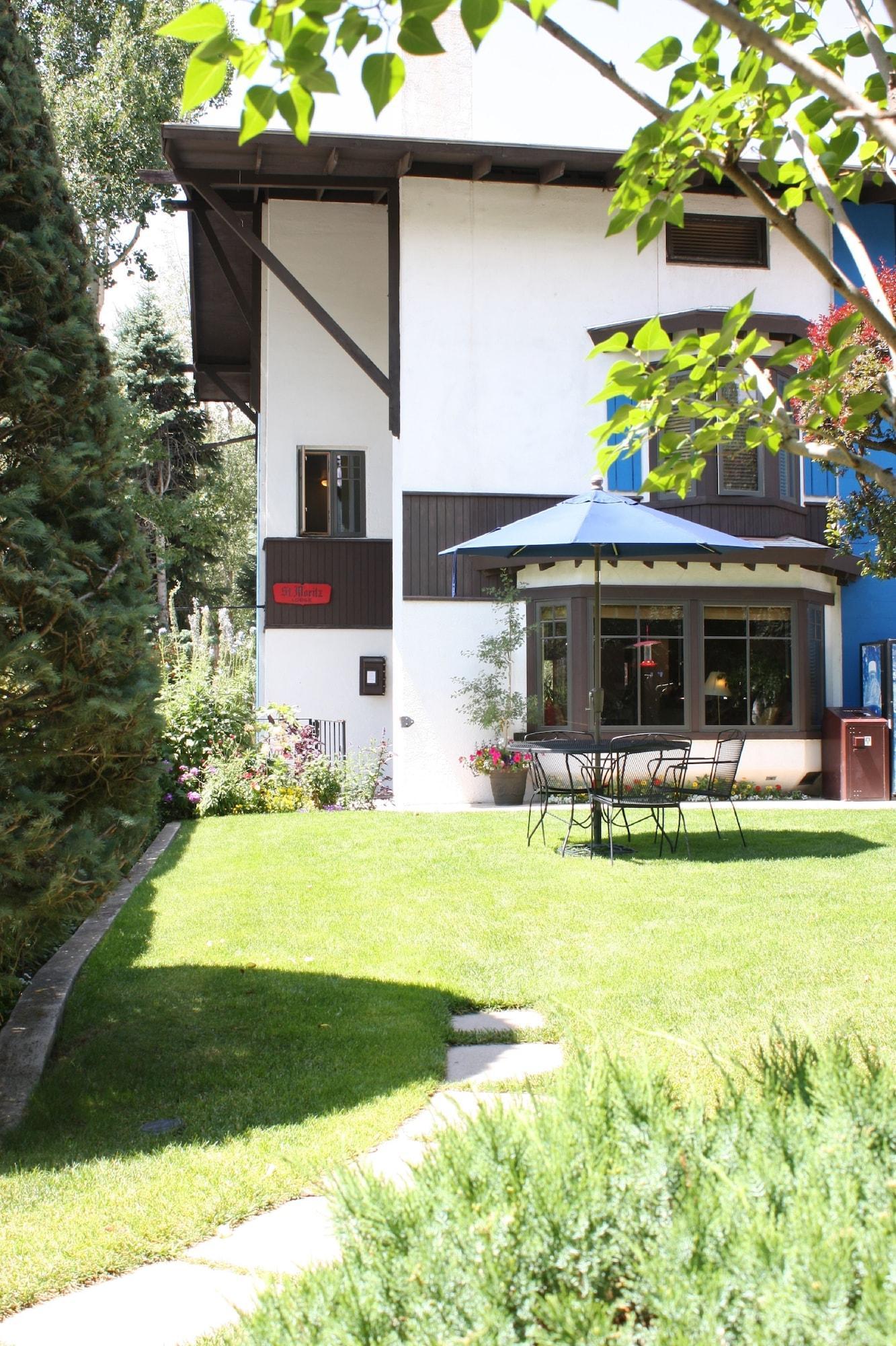Vista Exterior St. Moritz Lodge & Condominiums