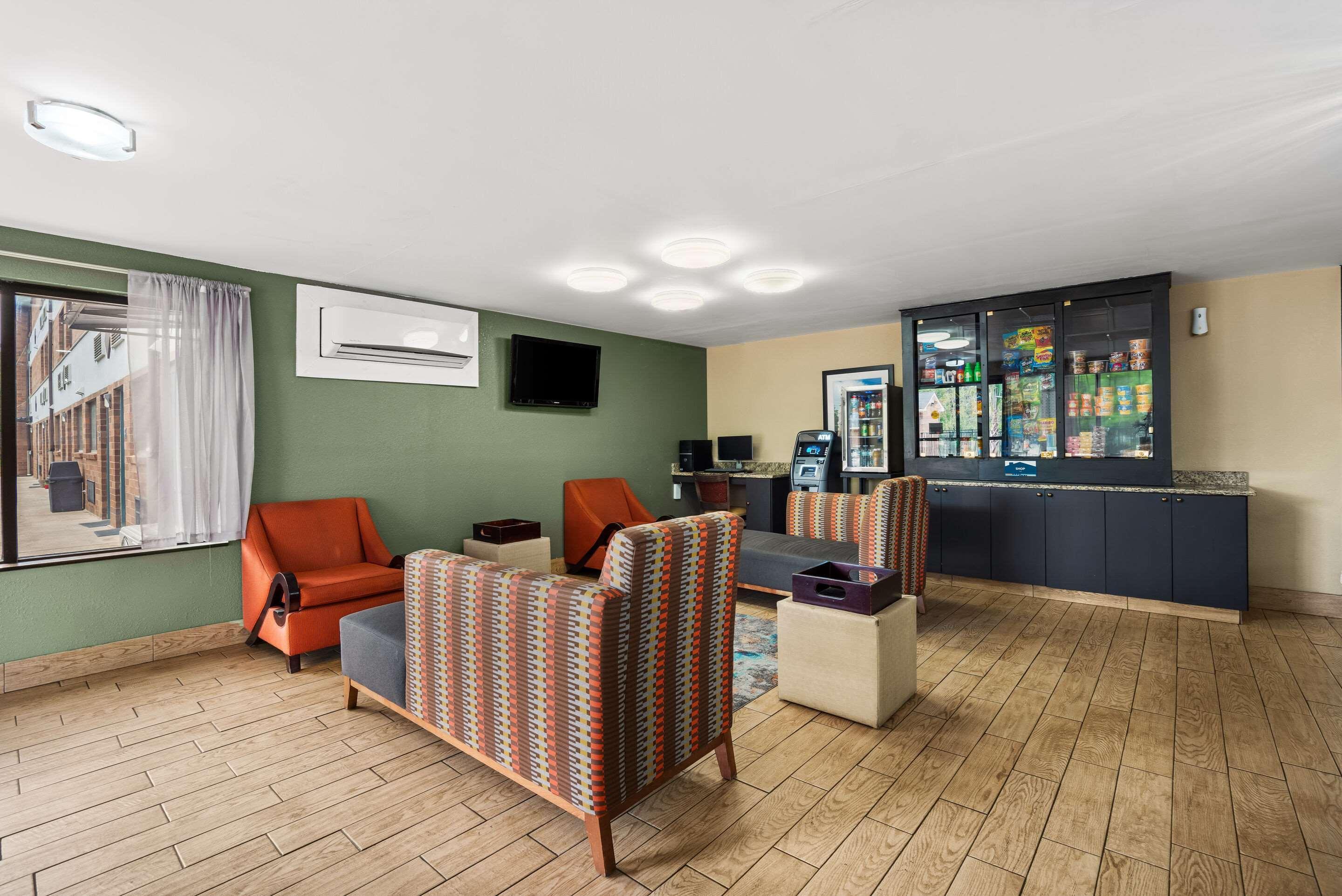 Vista Lobby Suburban Studios Columbia Northwest