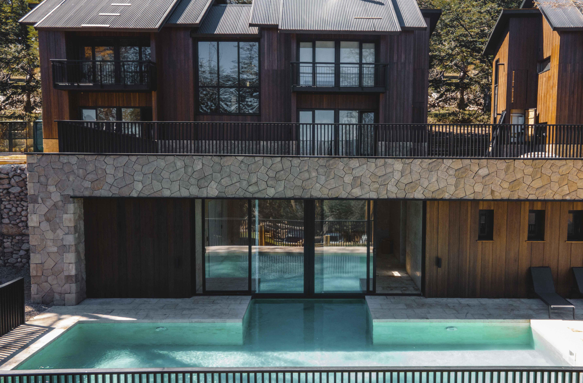 Vista Piscina El Refugio Ski & Summer Lodge