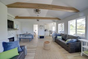 Renta temporal - Stylish Grass Lake Retreat - Steps to Park!