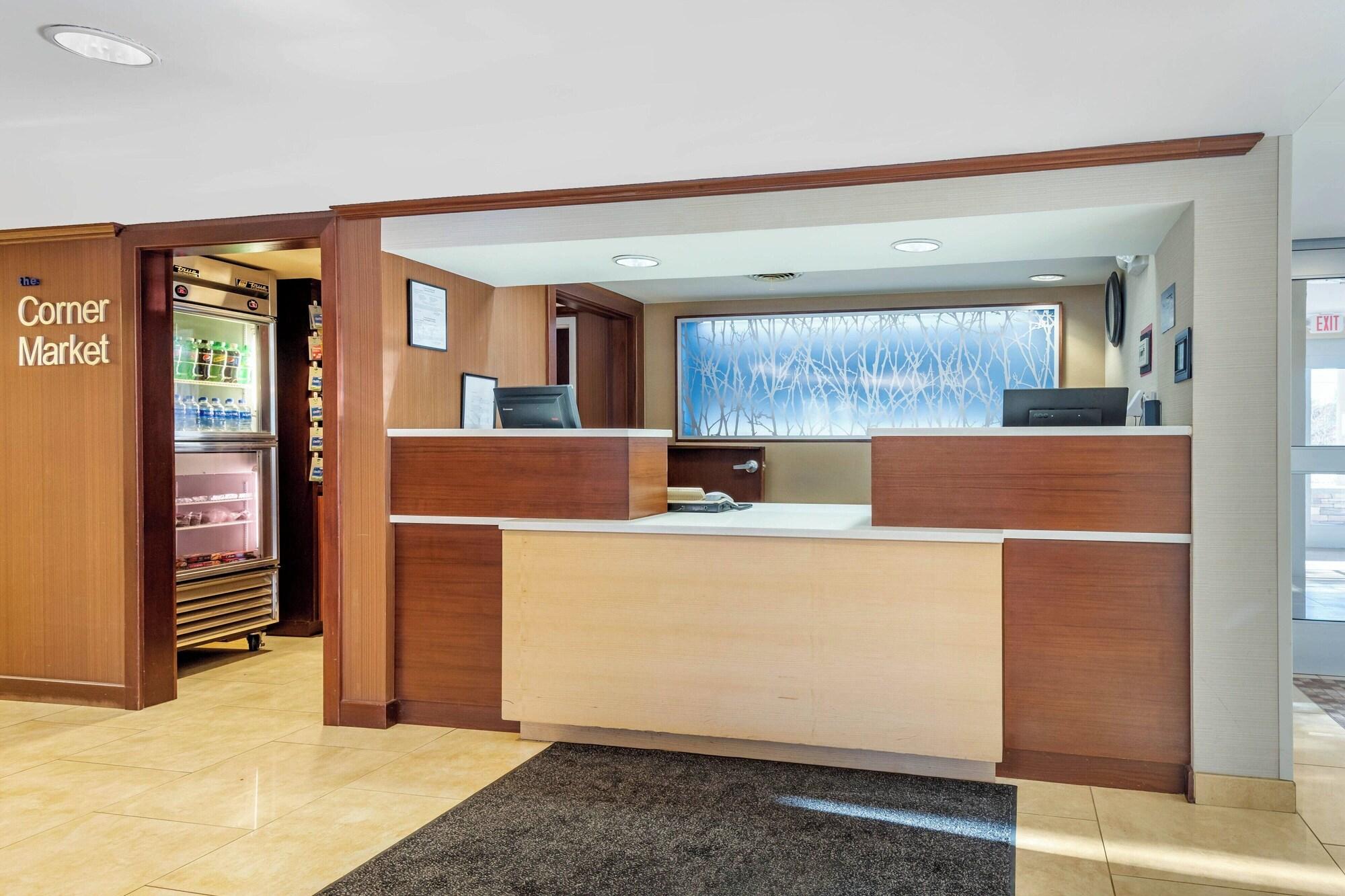 Vista Lobby Fairfield by Marriott Inn & Suites Portland Maine Airport