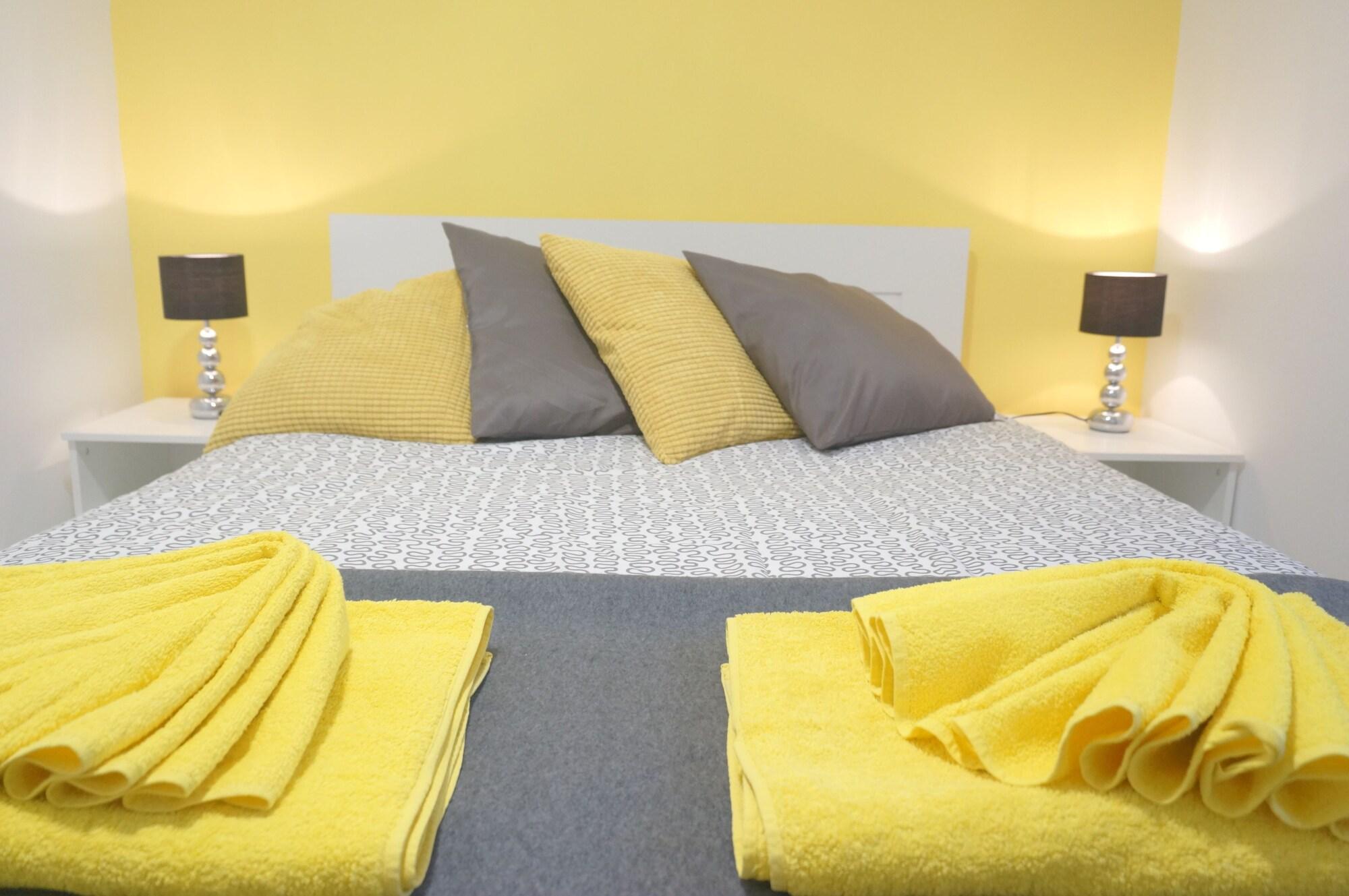 Varios Oriente DNA Studios & Rooms