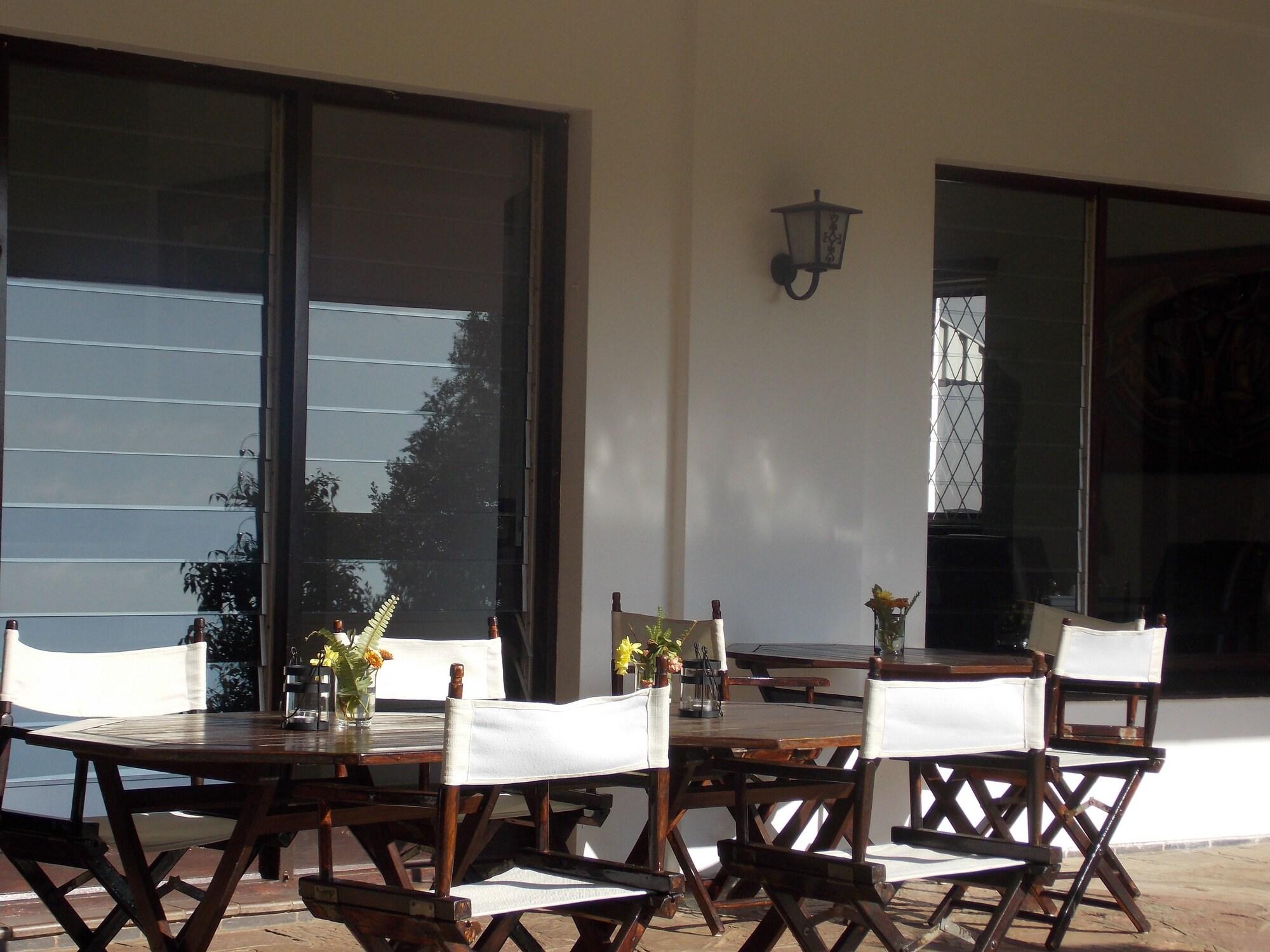 Vista Exterior Bizafrika Guest Lodge & Conference Center