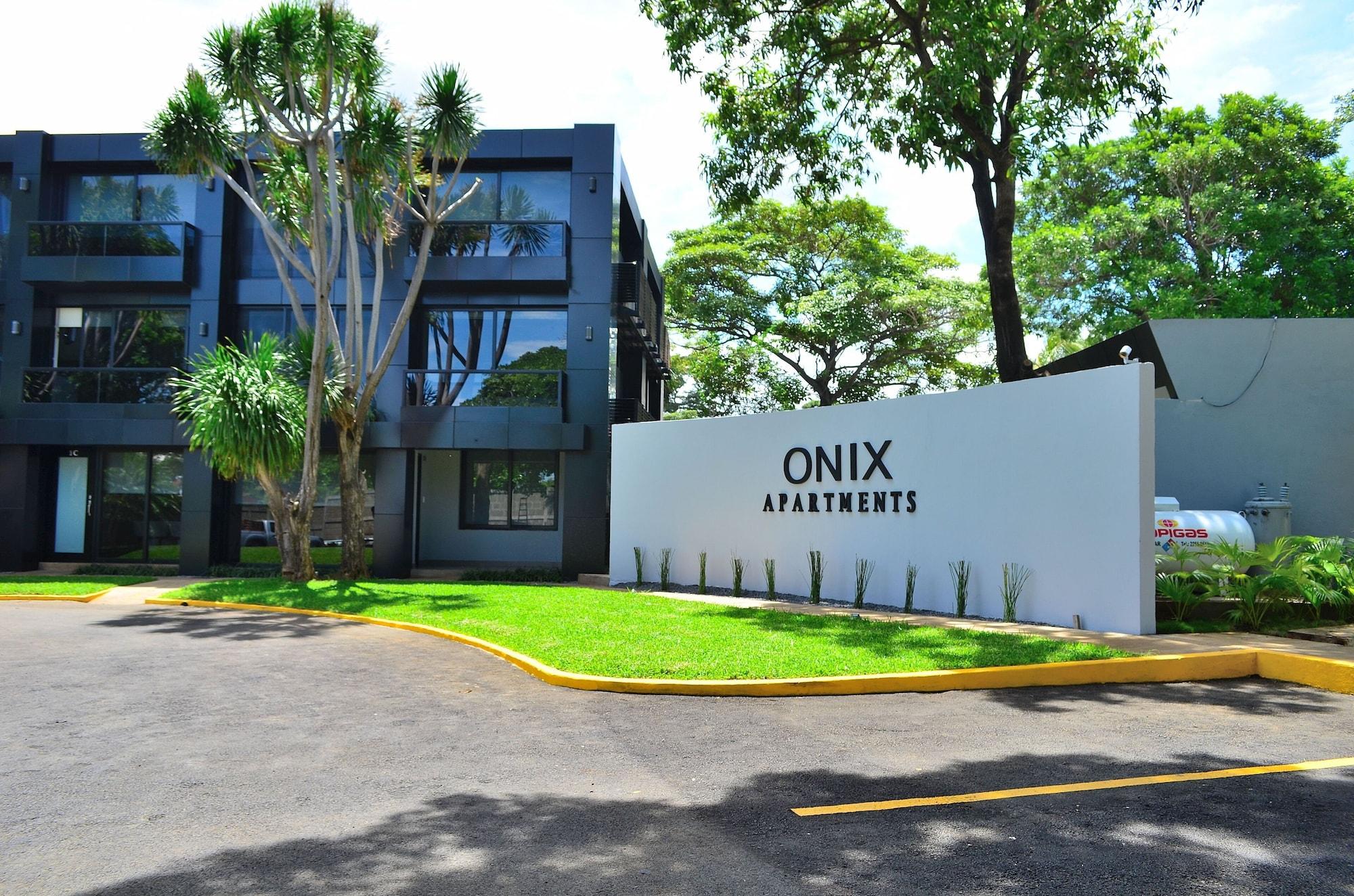Varios Onix Apartments