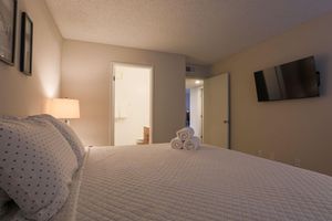 Alquiler Vacacional - Spacious Oceanside No Cleaning/King & 2Queen beds/Pool/Game room/Movie room