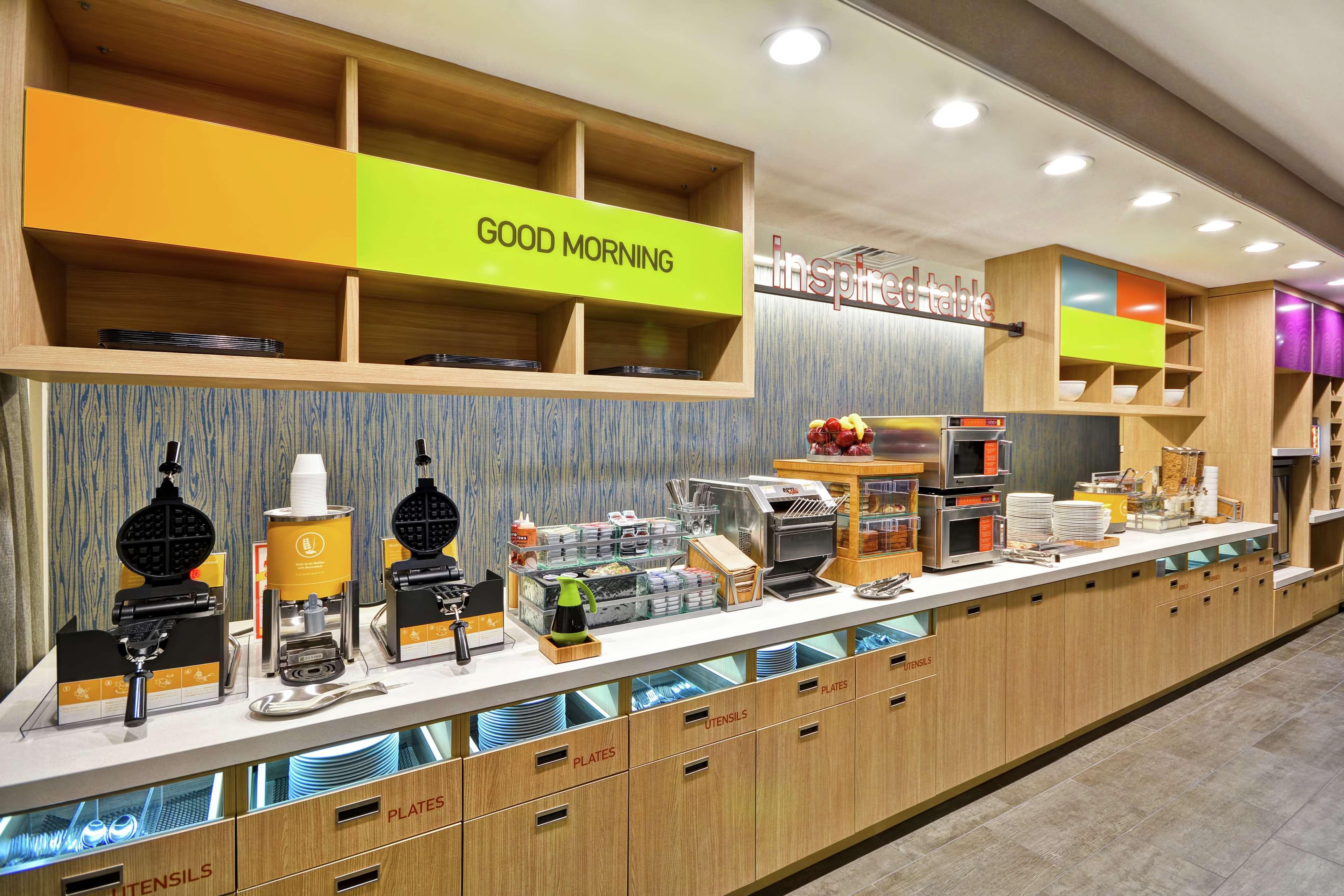 Restaurant Home2 Suites by Hilton Plano Legacy West