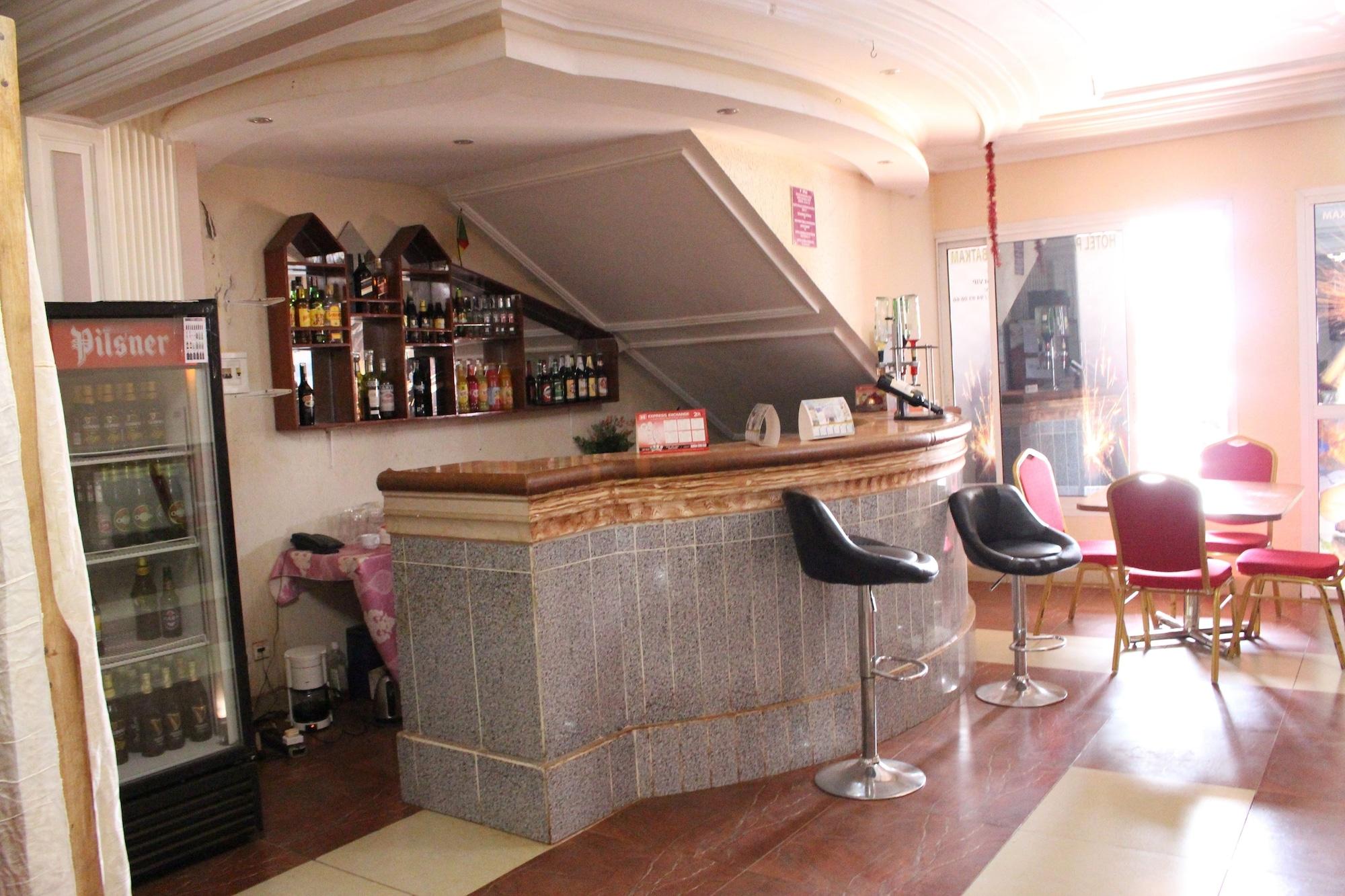 Bar/Salón Mbatkam Palace