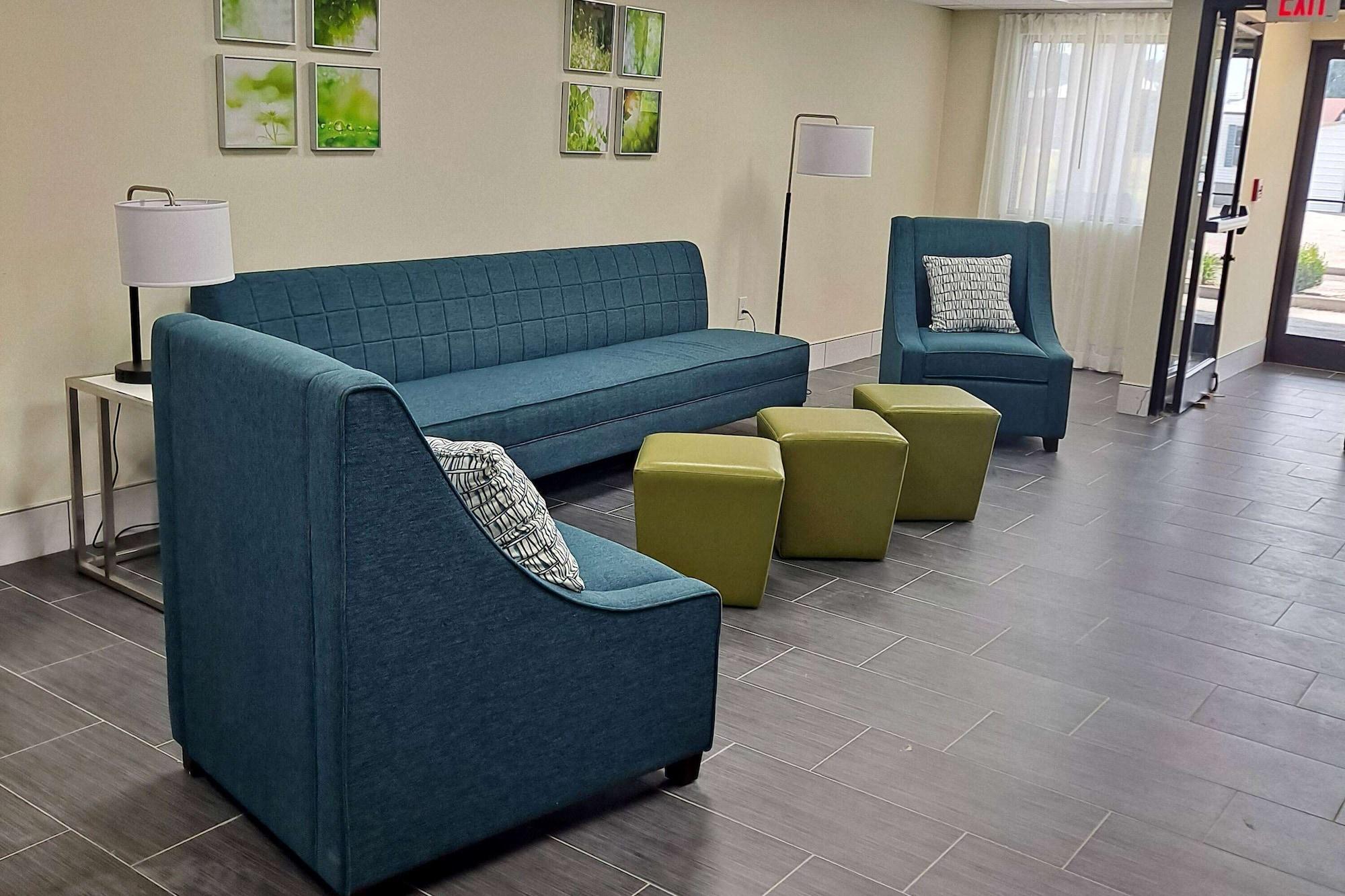 Vista Lobby Days Inn by Wyndham Grayson