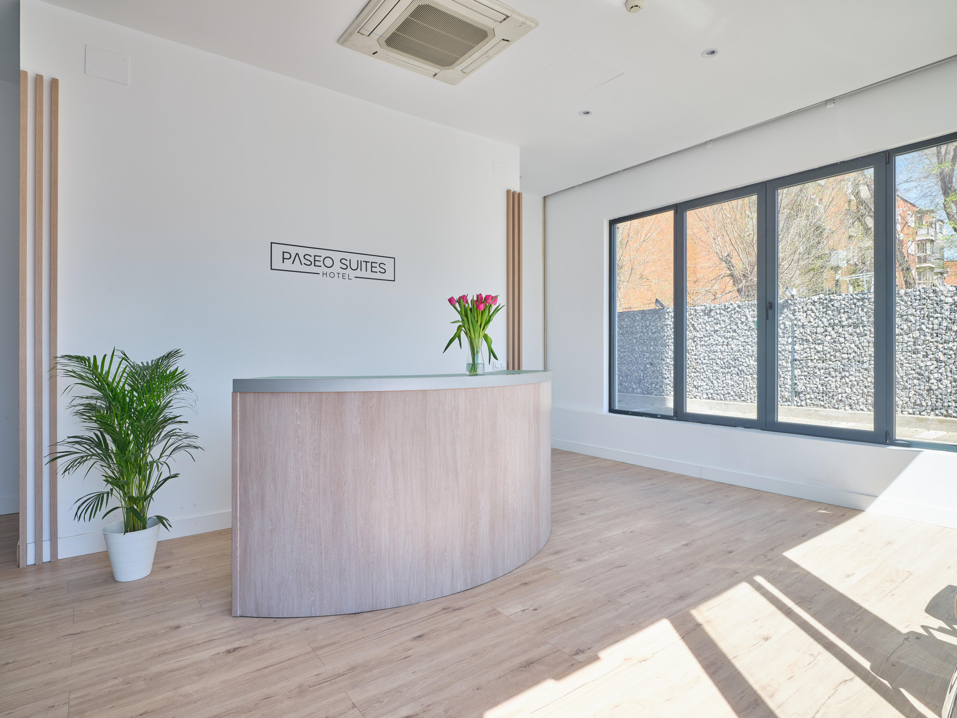 Vista Lobby Paseo Suites Hotel