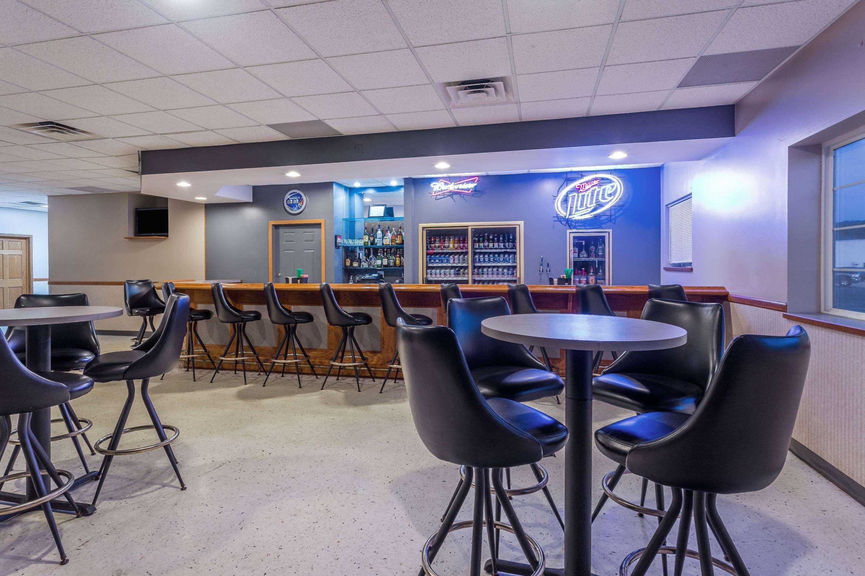 Bar/Salón AmericInn by Wyndham Boscobel