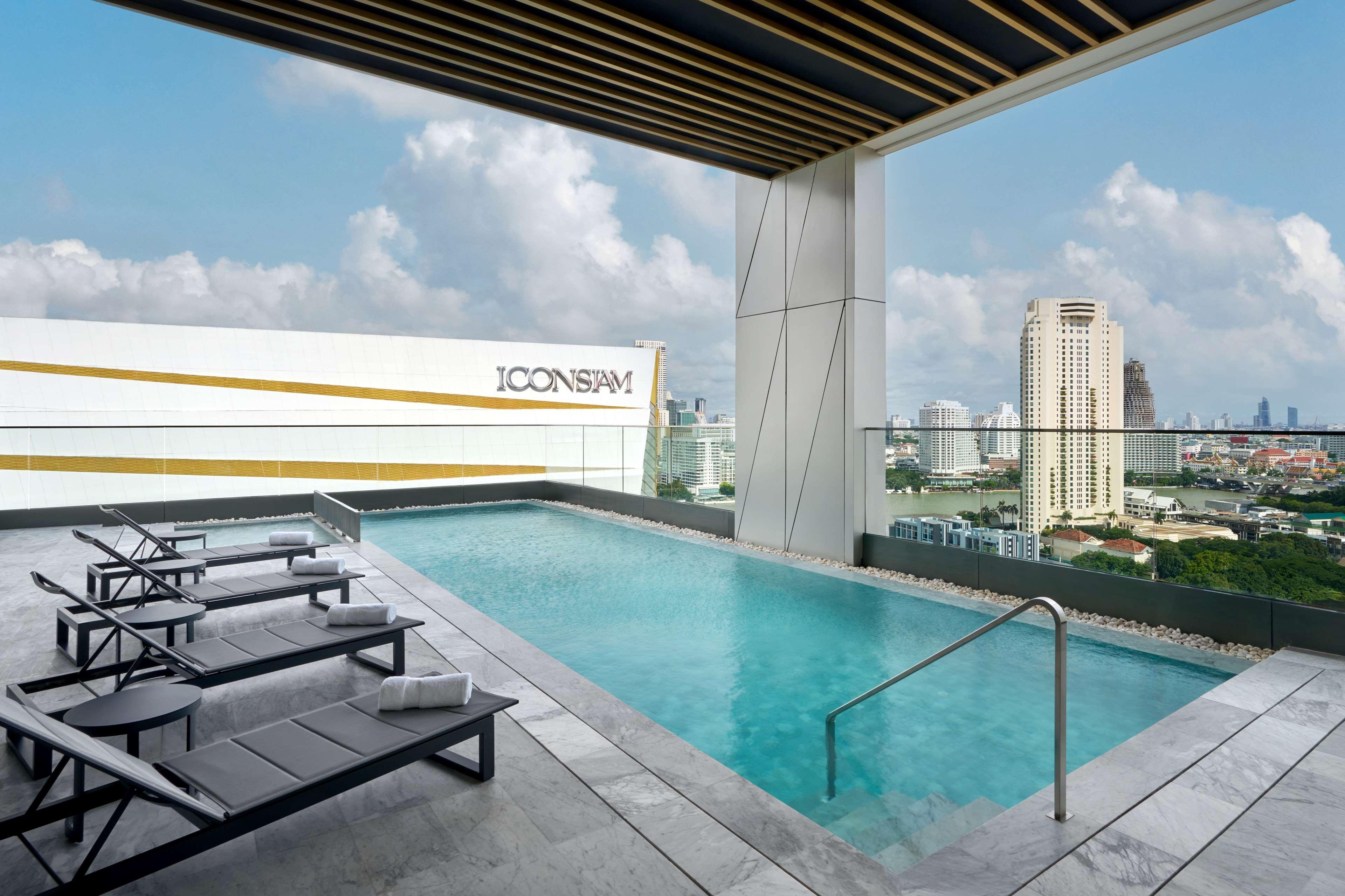 Vista Piscina Hilton Garden Inn Bangkok Riverside