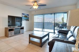 Alquiler Vacacional - Walk to River & Ocean! 2nd-floor Cocoa Beach Condo