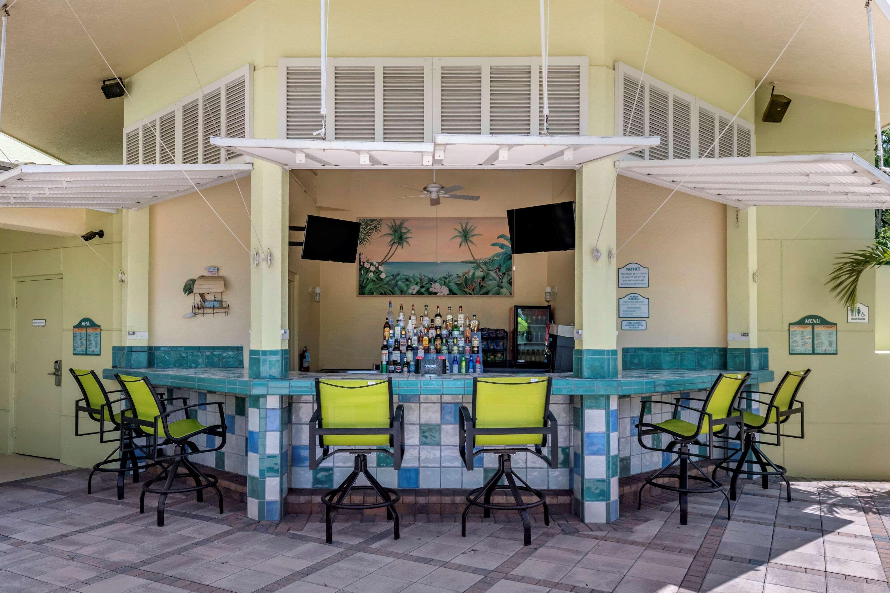 Bar/Salón Comfort Suites Maingate East