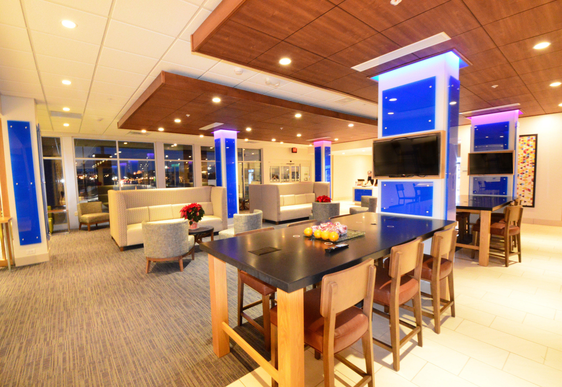 Vista Lobby Holiday Inn Express & Suites Toledo South - Perrysburg by IHG