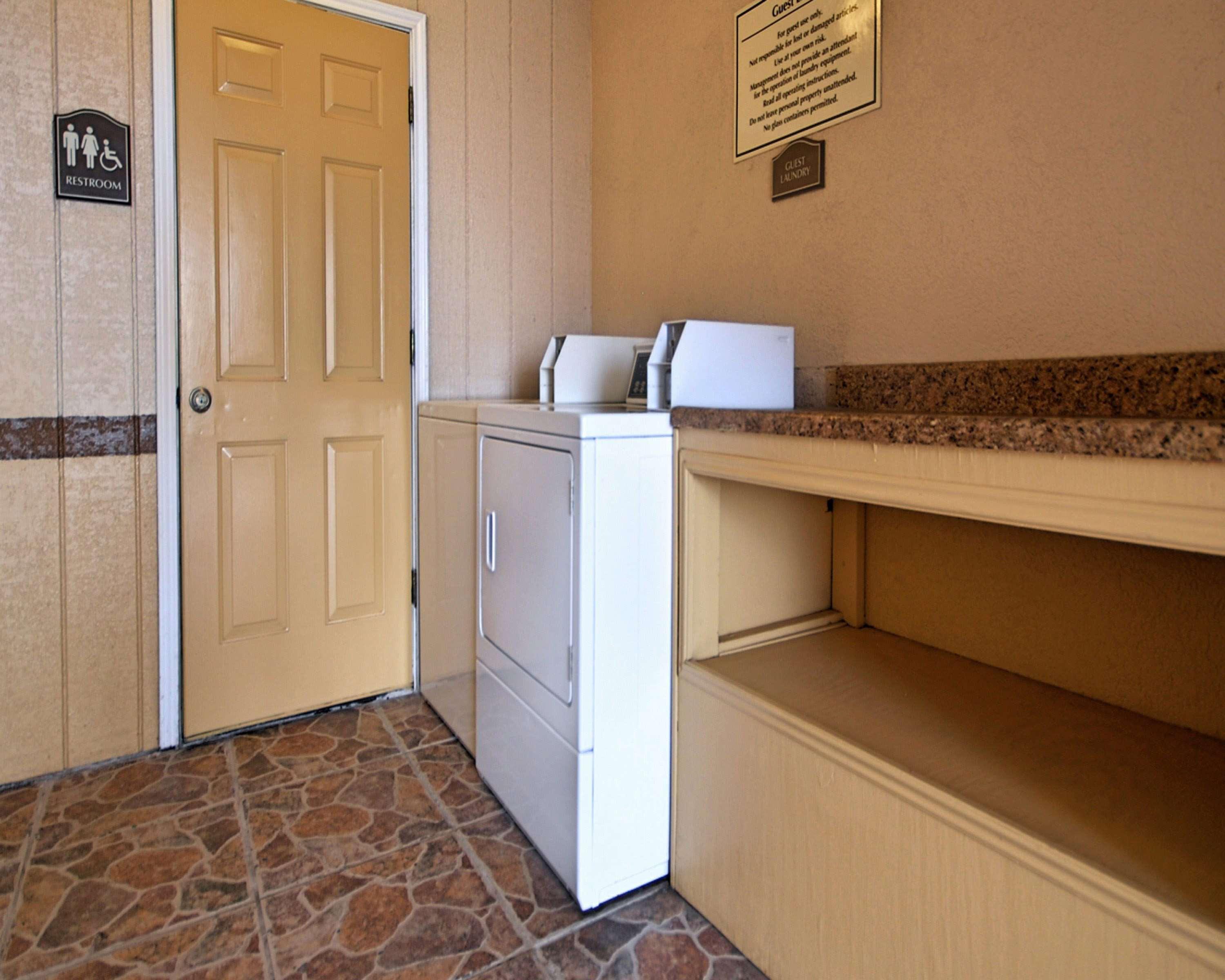 Vista Exterior Americas Best Value Inn Kingsville