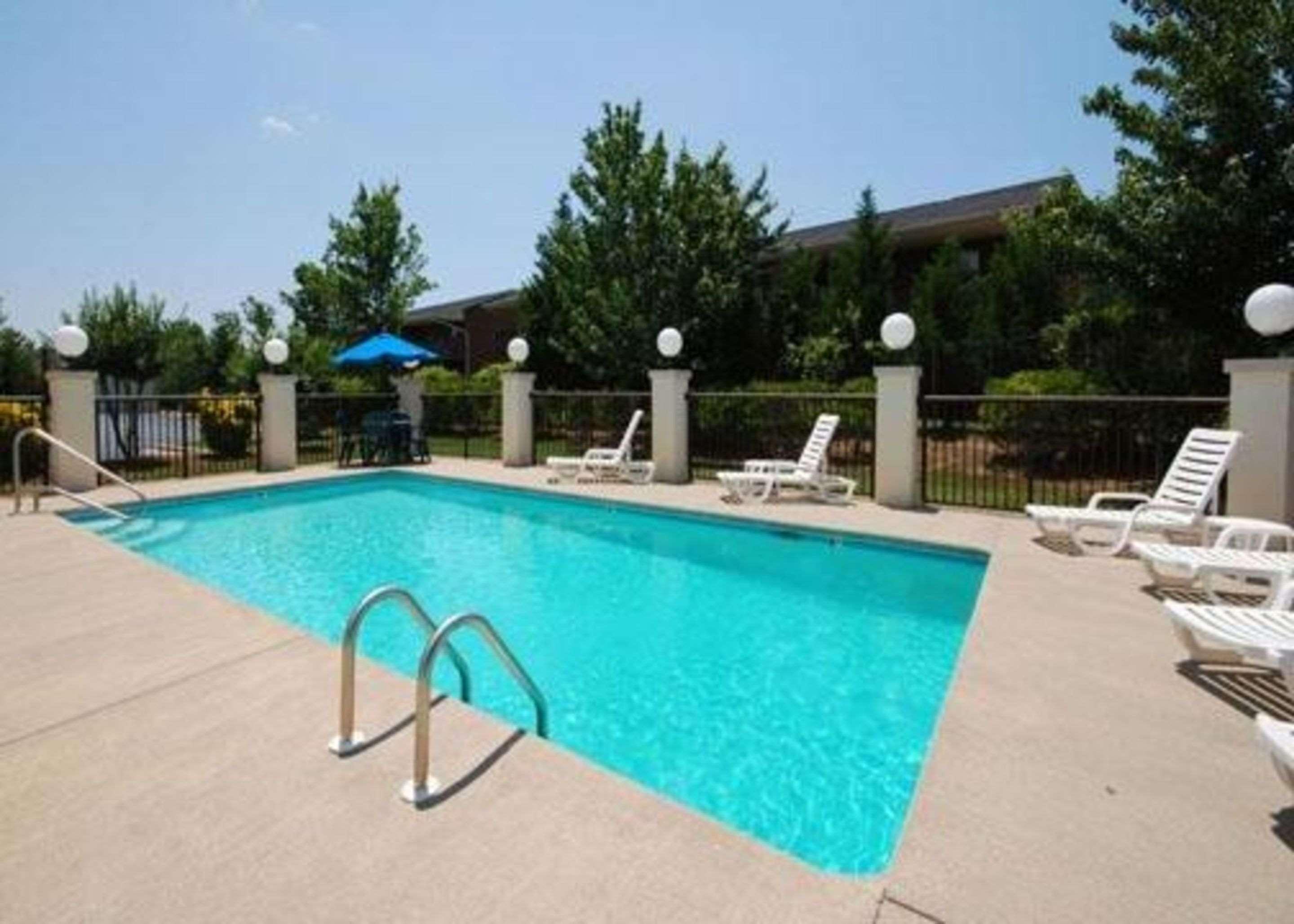 Vista Piscina Quality Inn & Suites Tarboro - Kingsboro