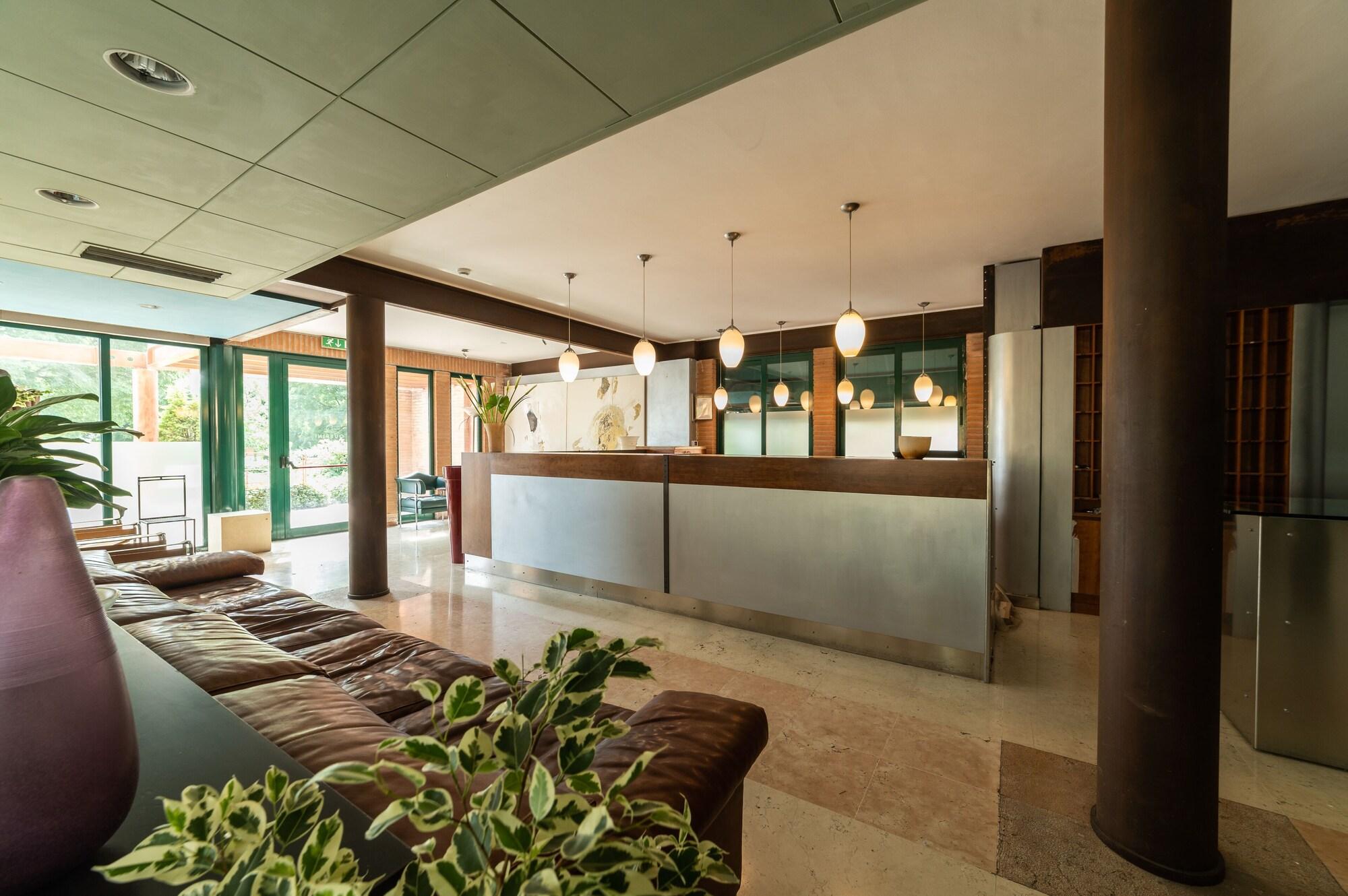 Vista Lobby HOTEL QUERINI Business Hotel Sandrigo