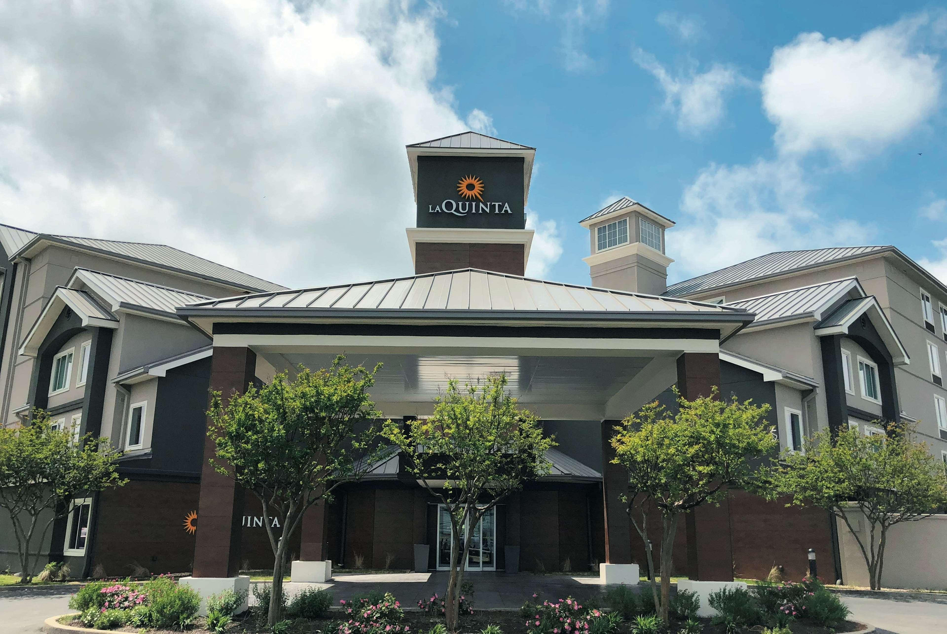 Vista Exterior La Quinta Inn & Suites Austin Airport