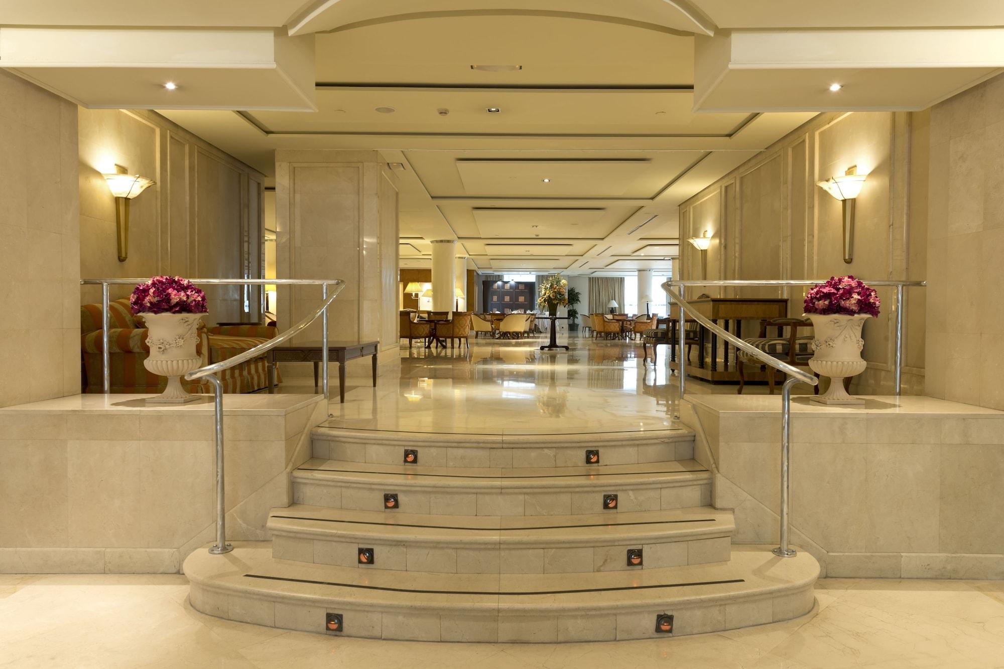 Vista Lobby Hotel Sevilla Center