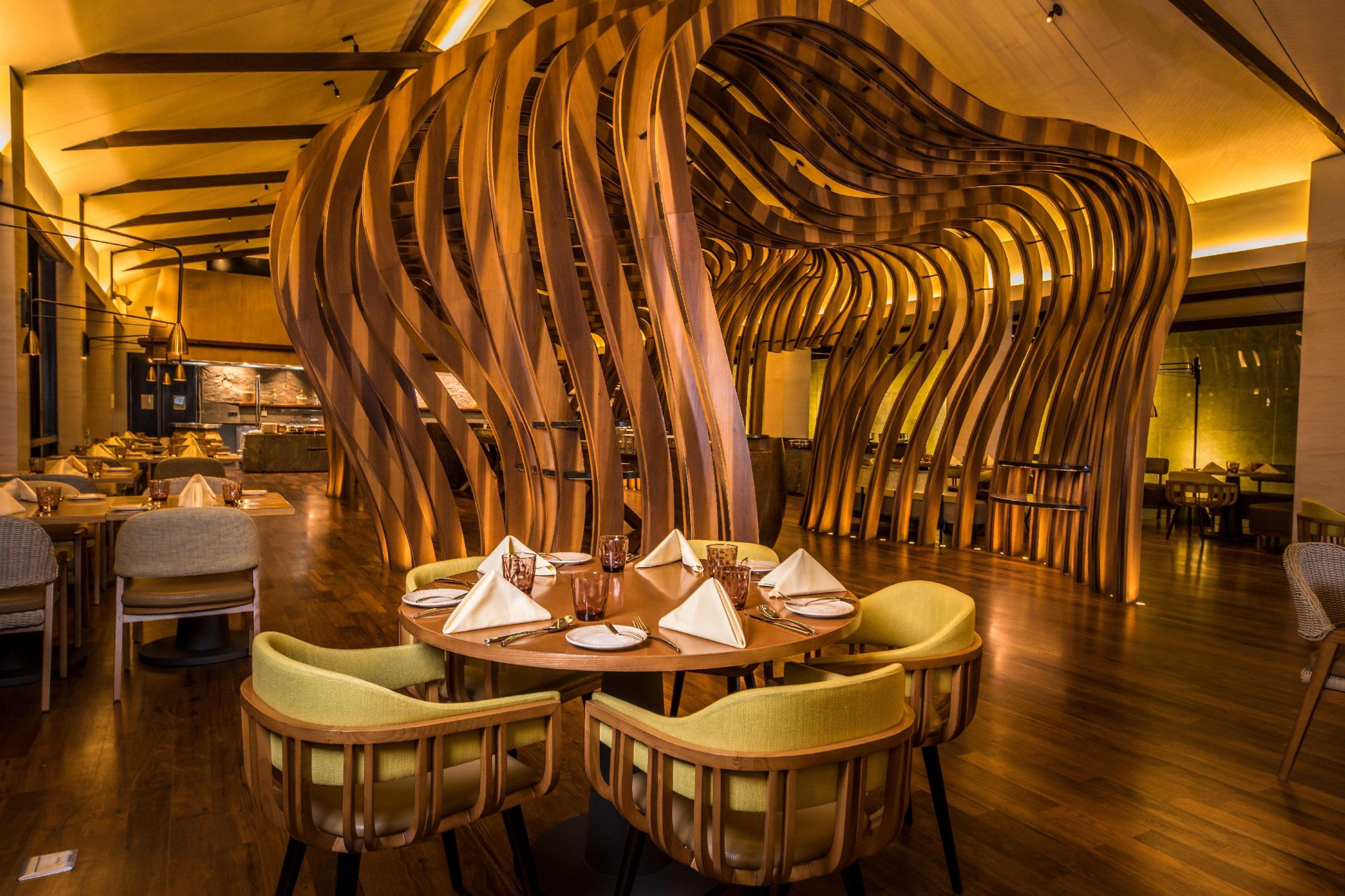 Restaurant DoubleTree by Hilton Weerawila Rajawarna Resort