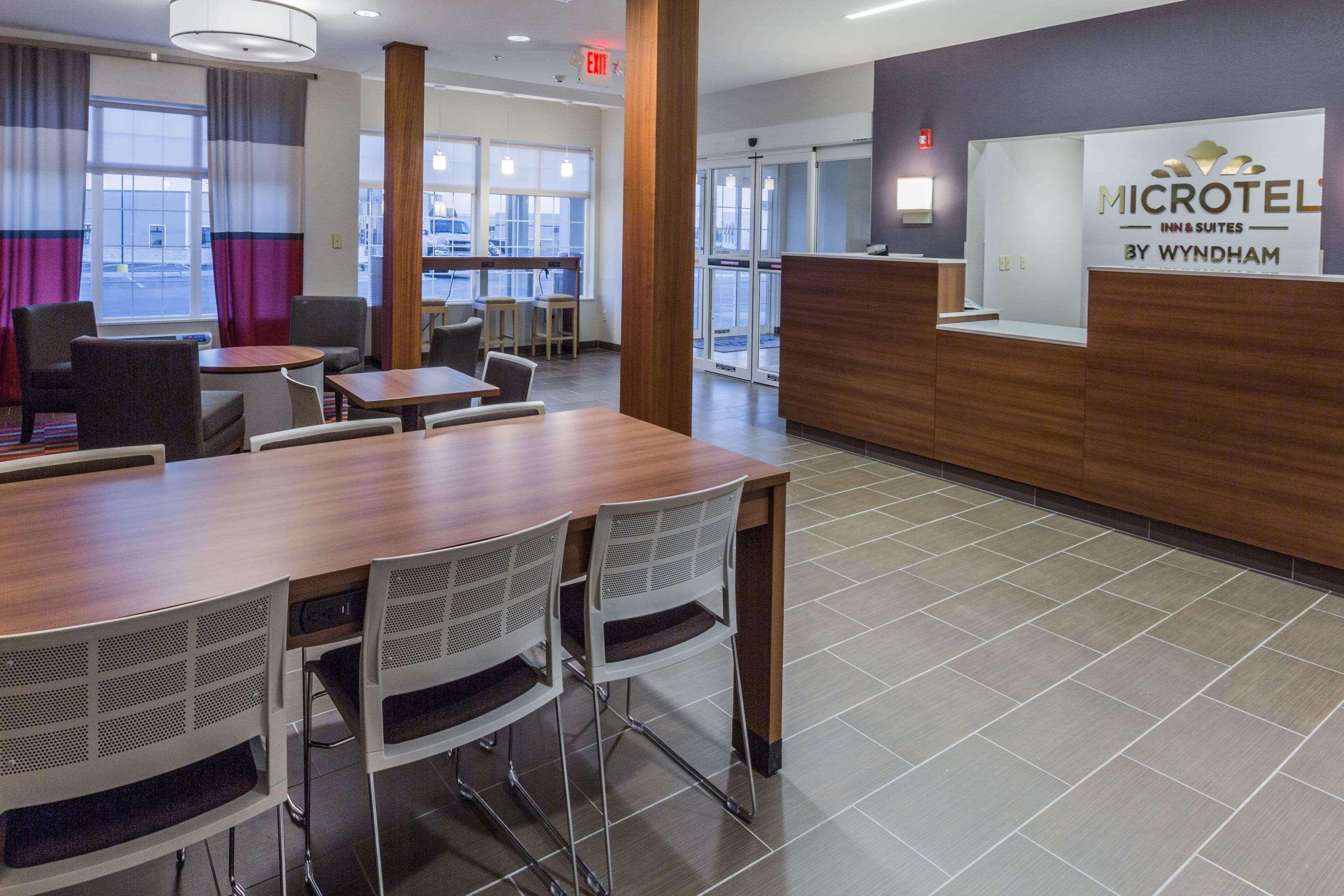 Vista Lobby Microtel Inn & Suites By Wyndham Tioga