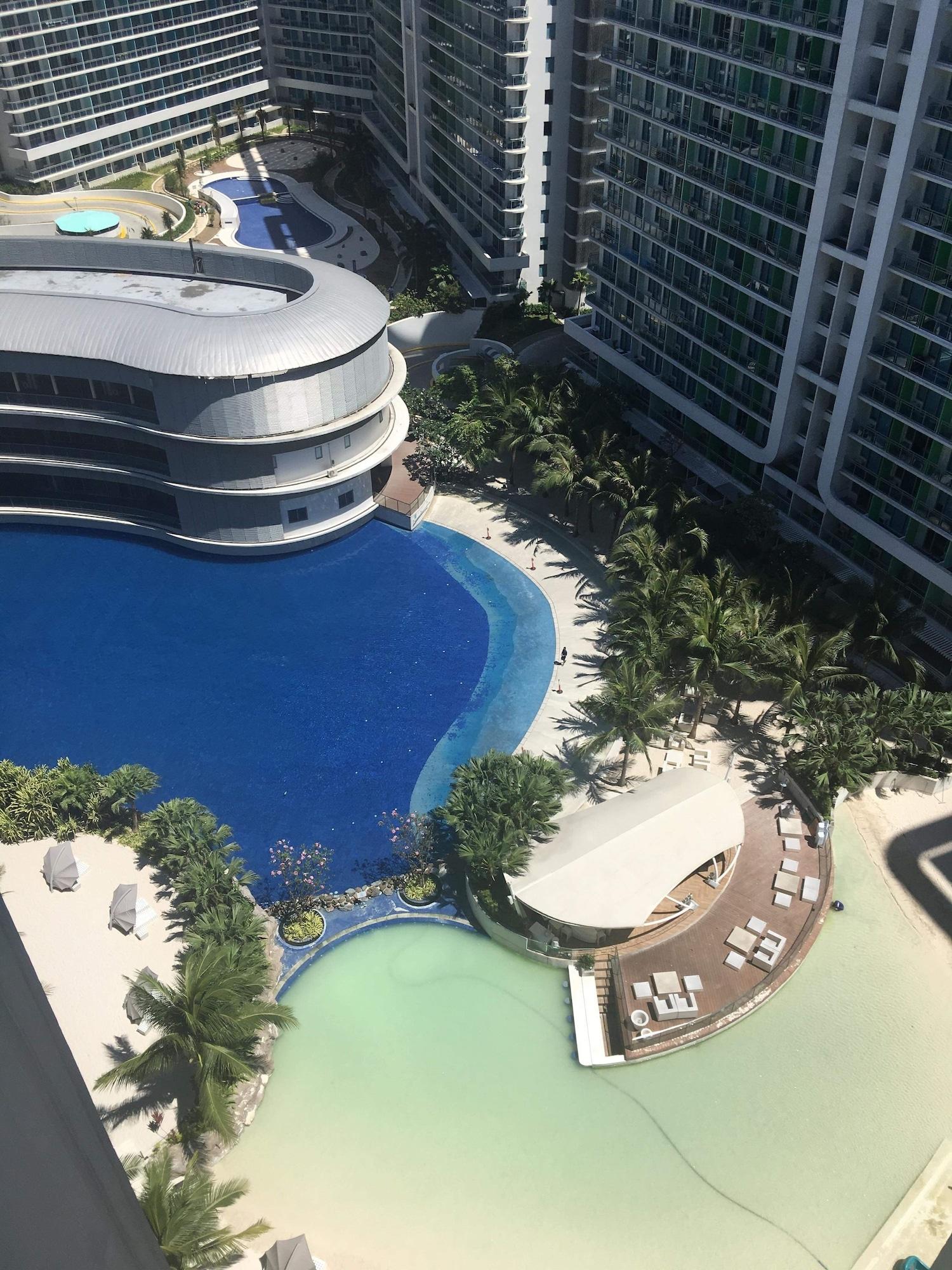 Vista Piscina Azure Residences Condominium Daily Rental