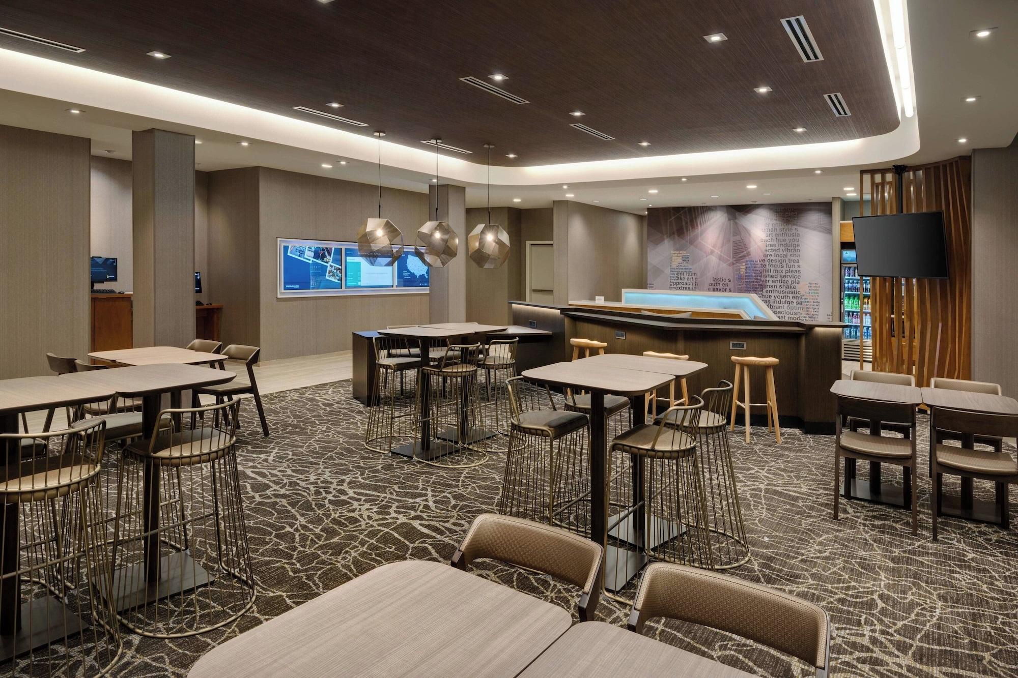 Vista Lobby SpringHill Suites by Marriott Indianapolis Keystone
