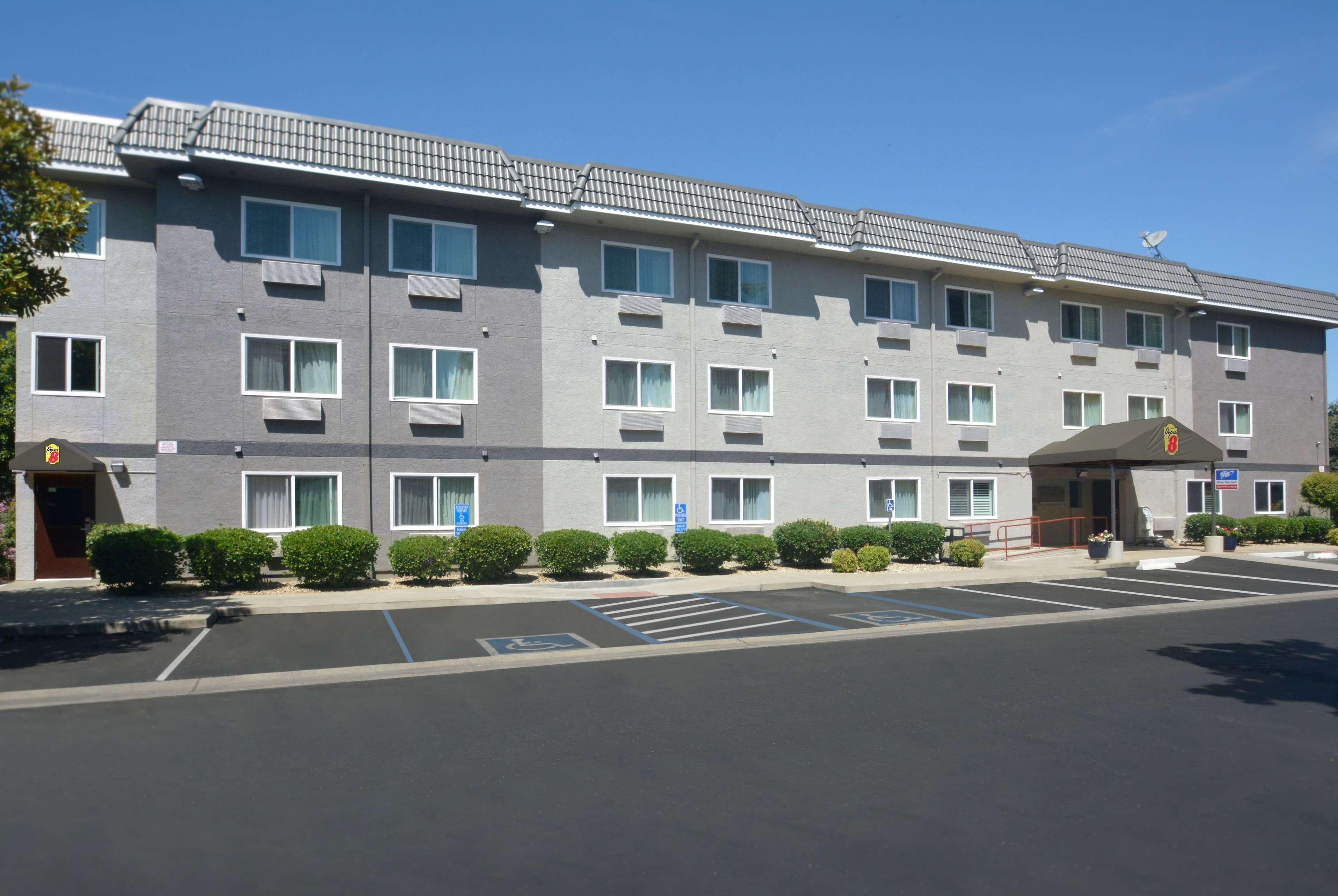 Vista Exterior Super 8 by Wyndham Chico