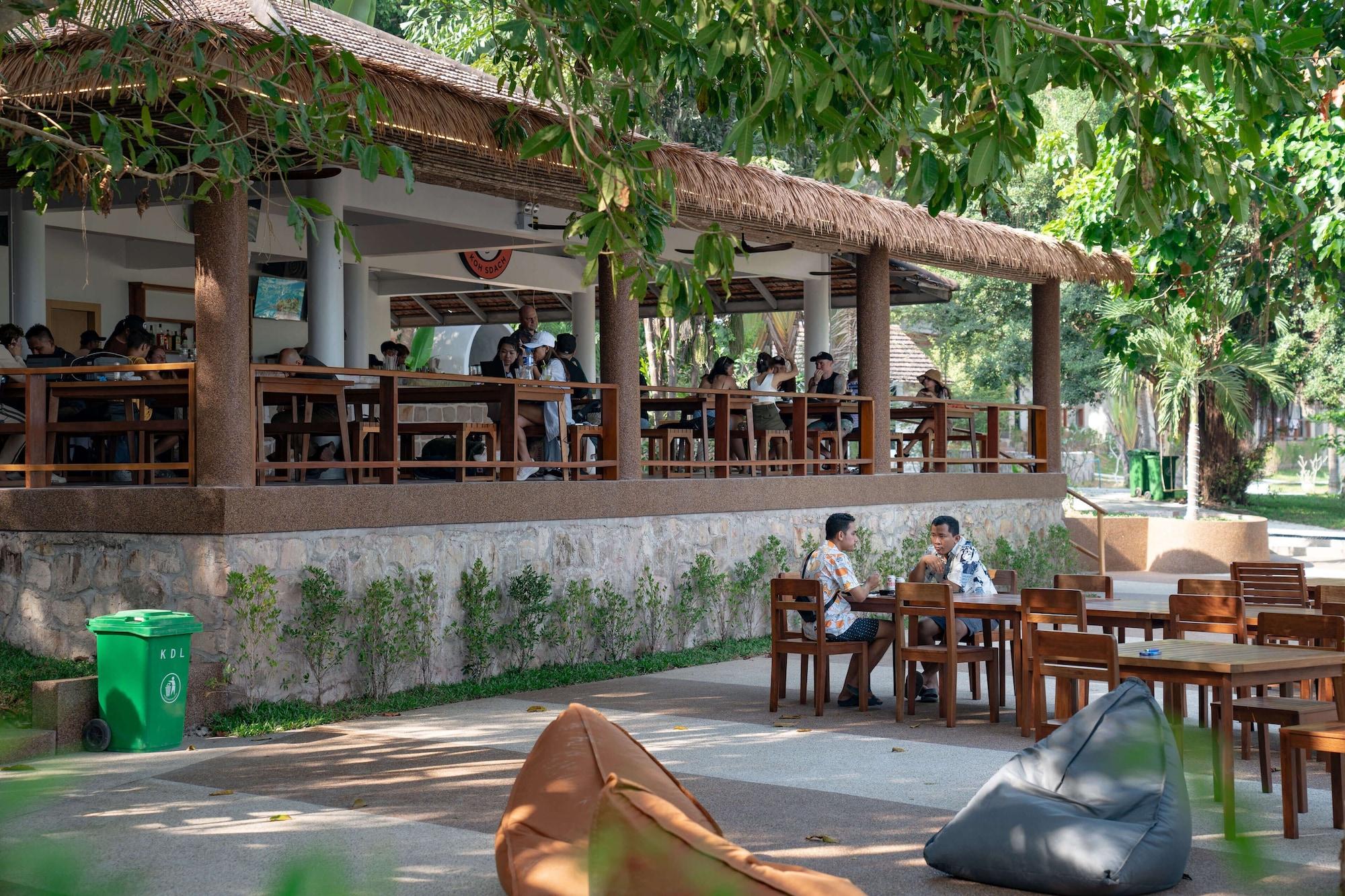 Restaurant Mad Monkey Koh Sdach