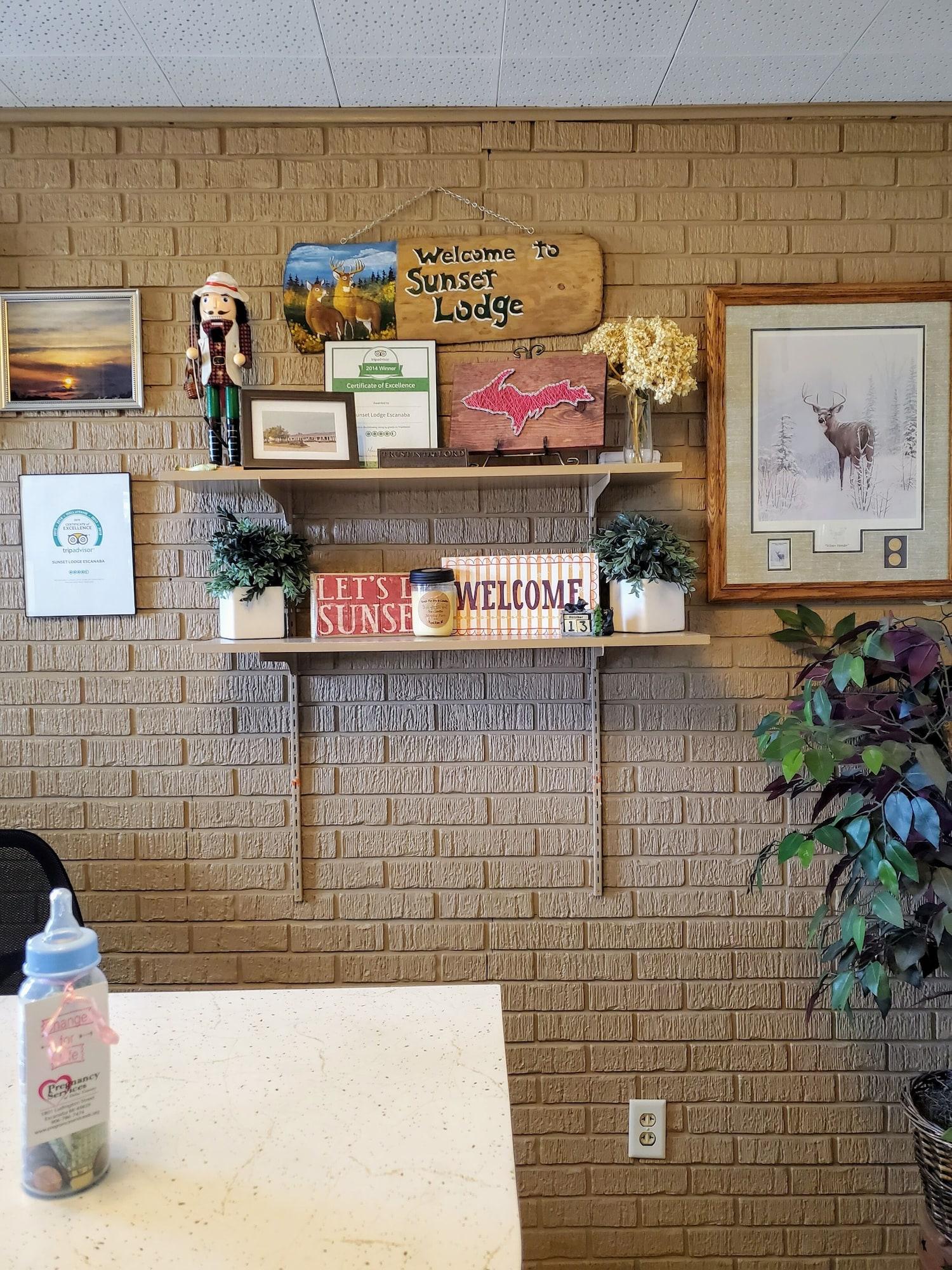 Vista Lobby Sunset Lodge Escanaba