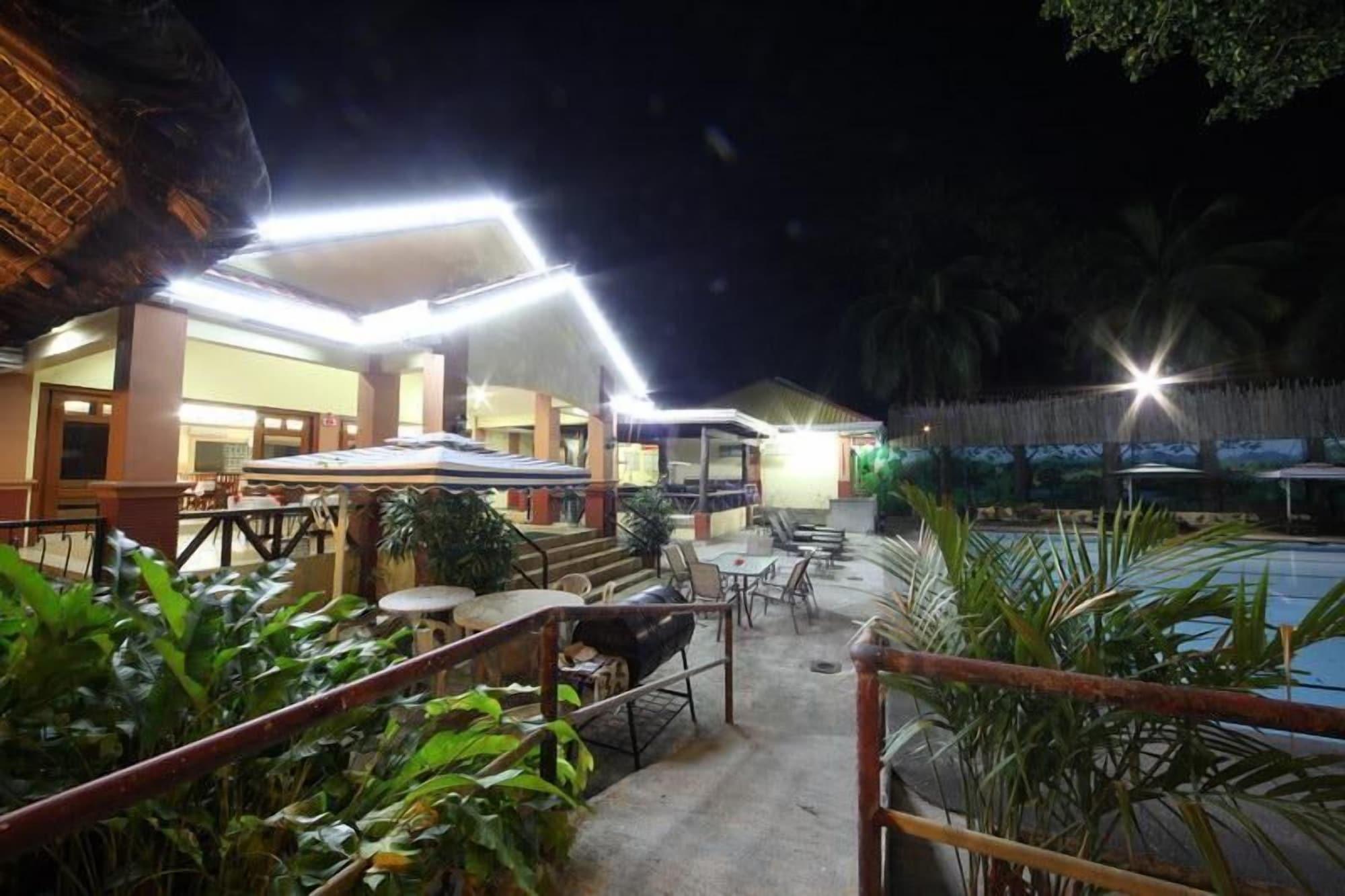 Vista Exterior Woodland Hotel