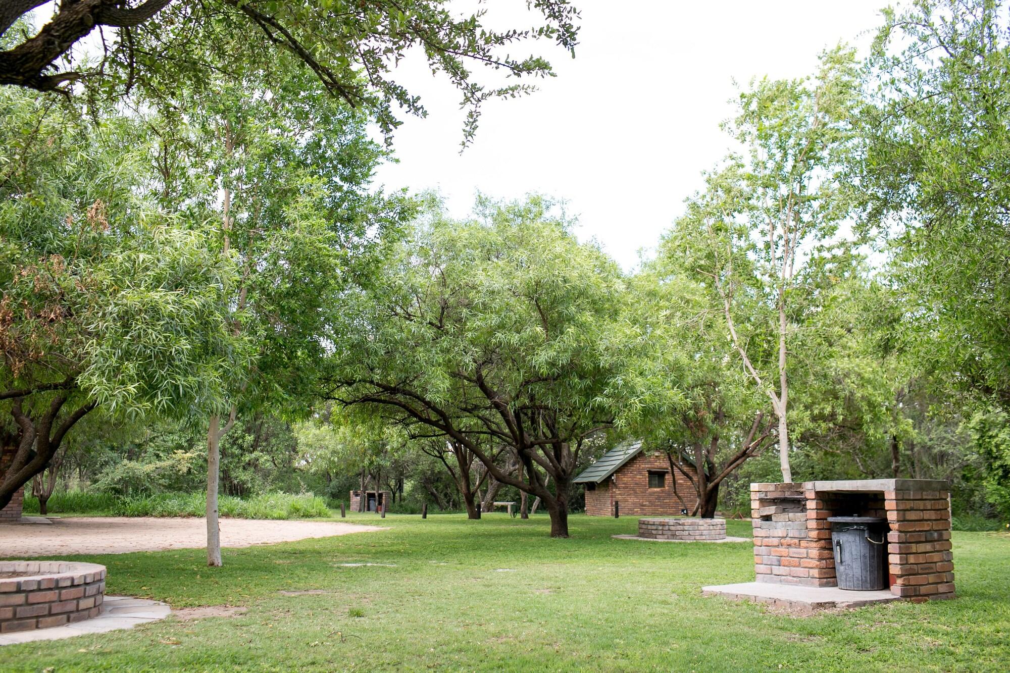 Vista Exterior Woodlands Stop Over and Lodge