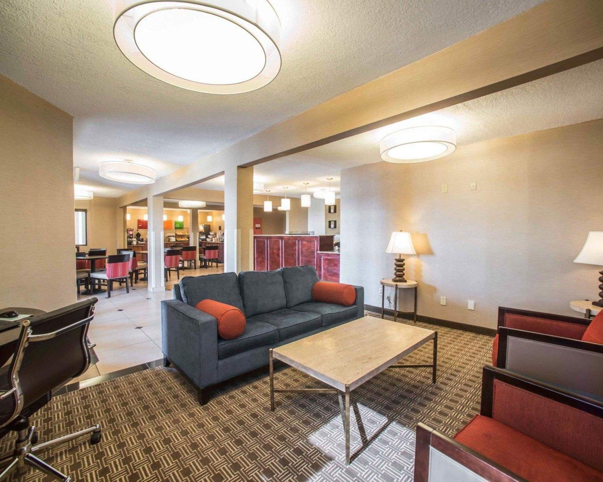 Varios Quality Inn & Suites Boonville - Columbia