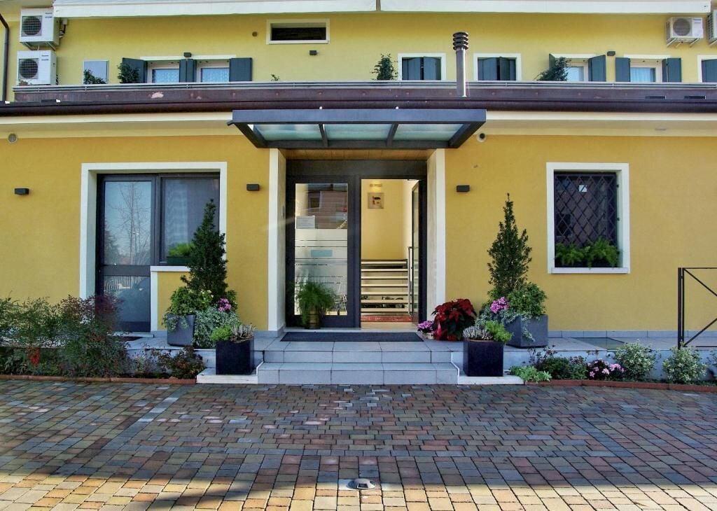 Vista Exterior Hotel Rovere
