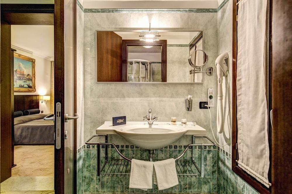 Equipamiento de Habitación Relais Piazza San Marco