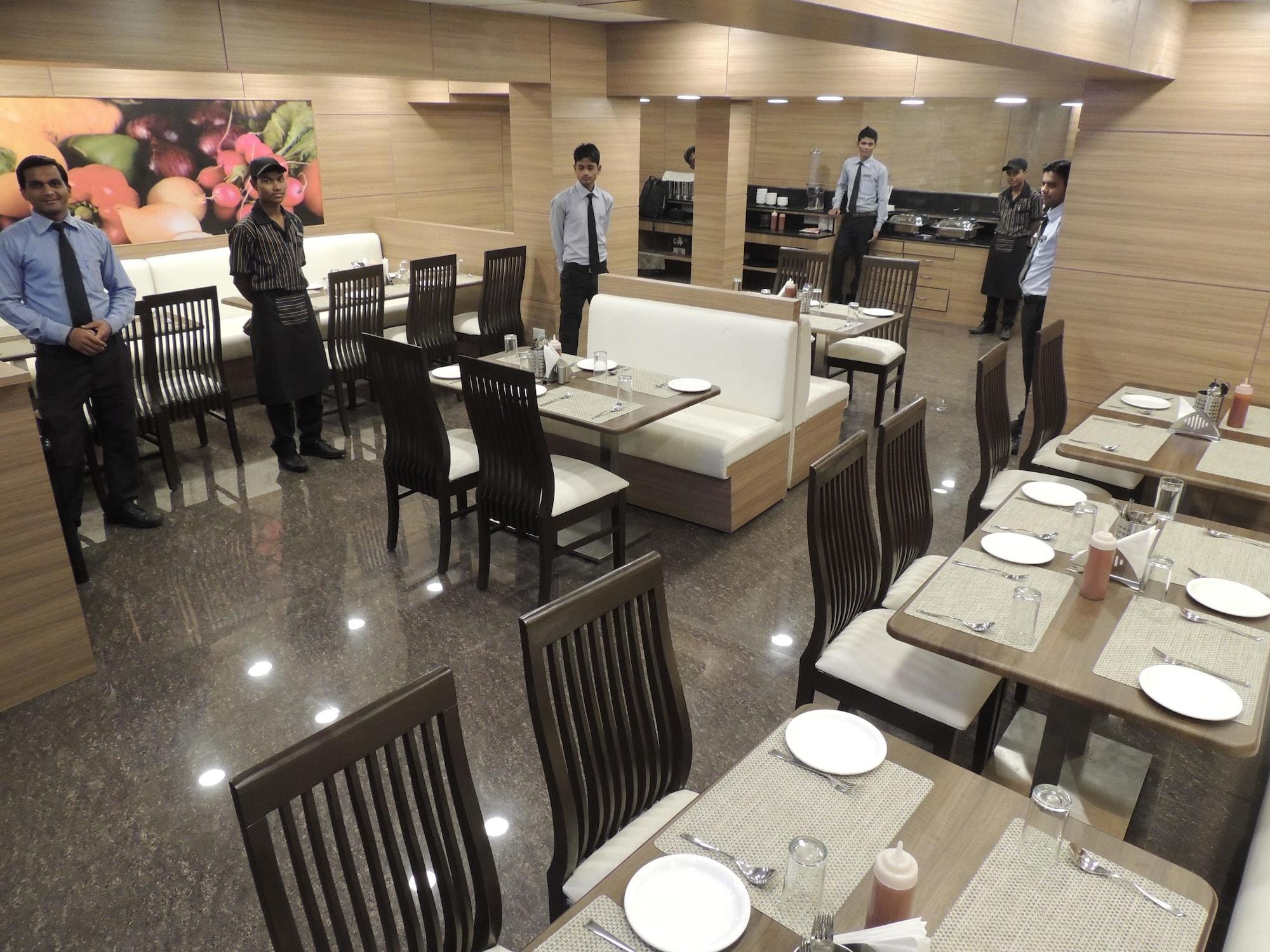 Restaurant Central Beacon Hotel Surat
