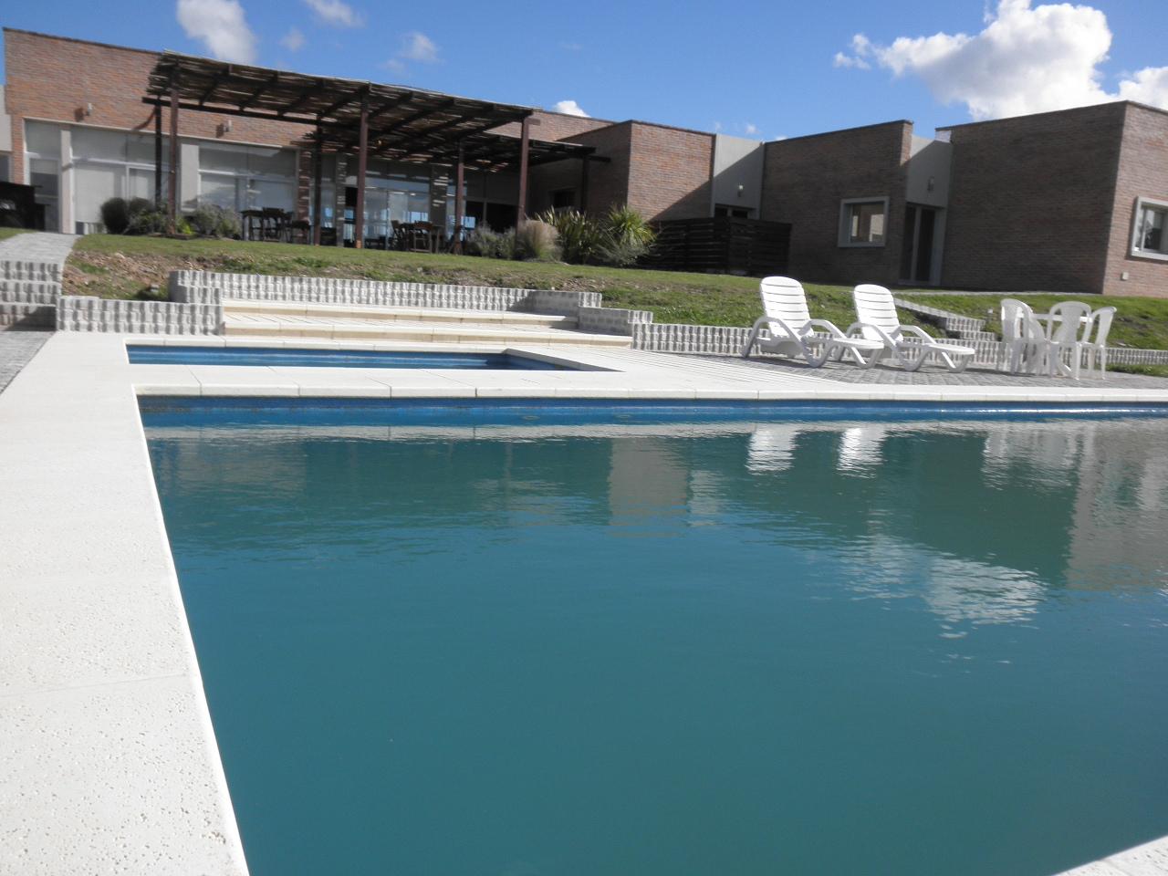 Vista Piscina Hotel Juana de Ibarbourou