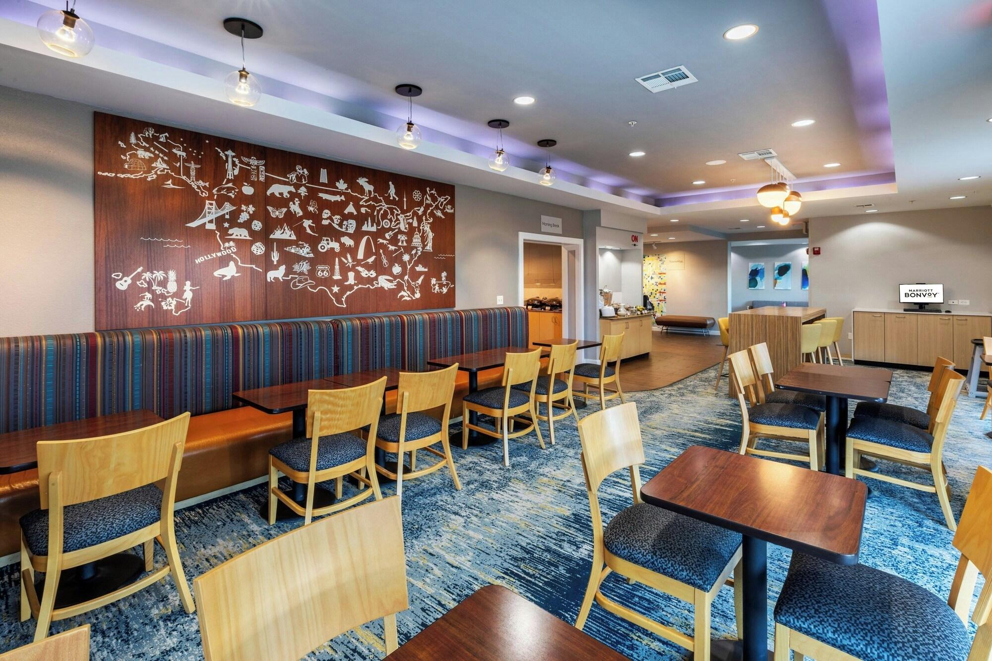 Restaurant Towneplace Suites by Marriott Broken Arrow