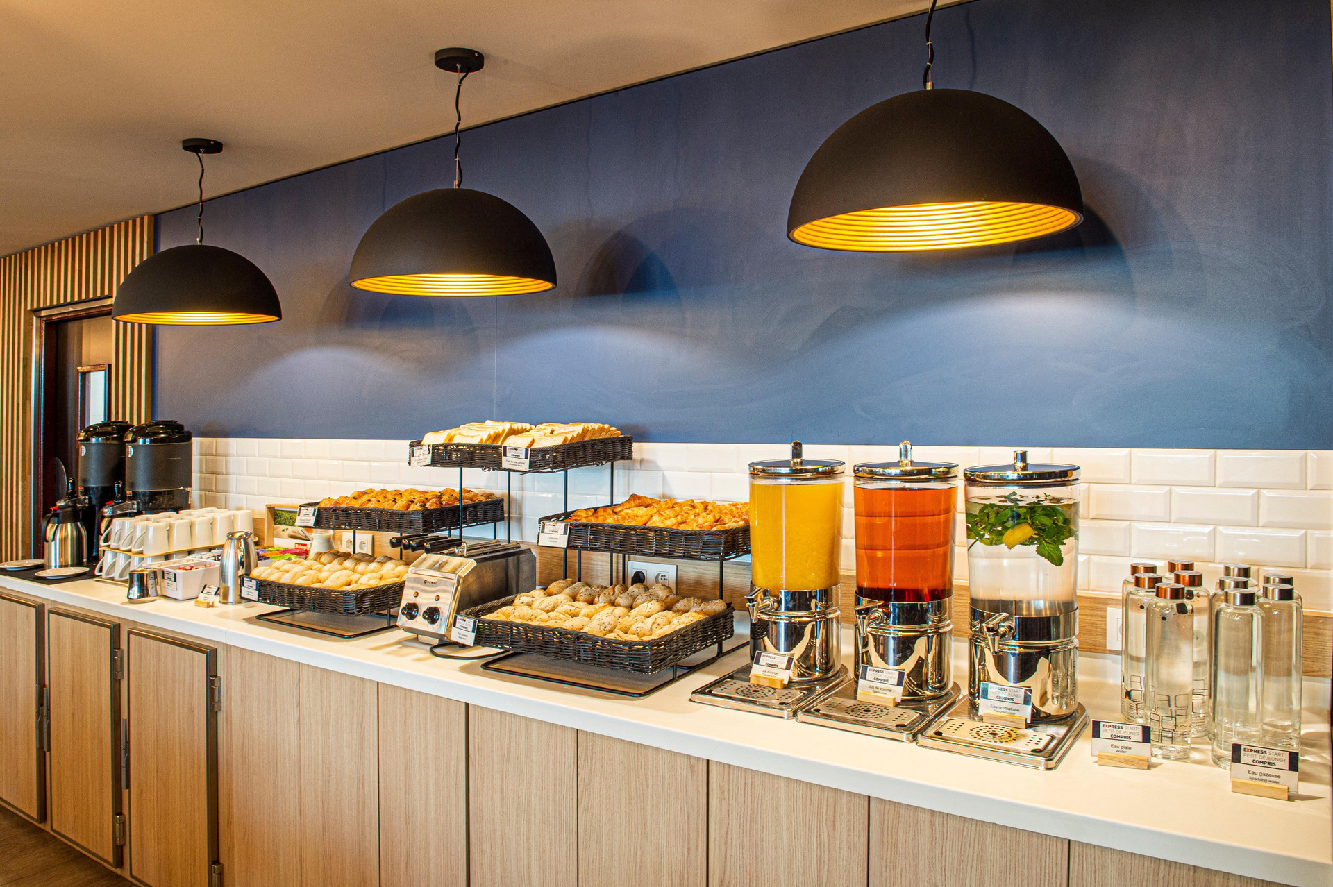 Restaurant Holiday Inn Express Paris-Canal de la Villette by IHG