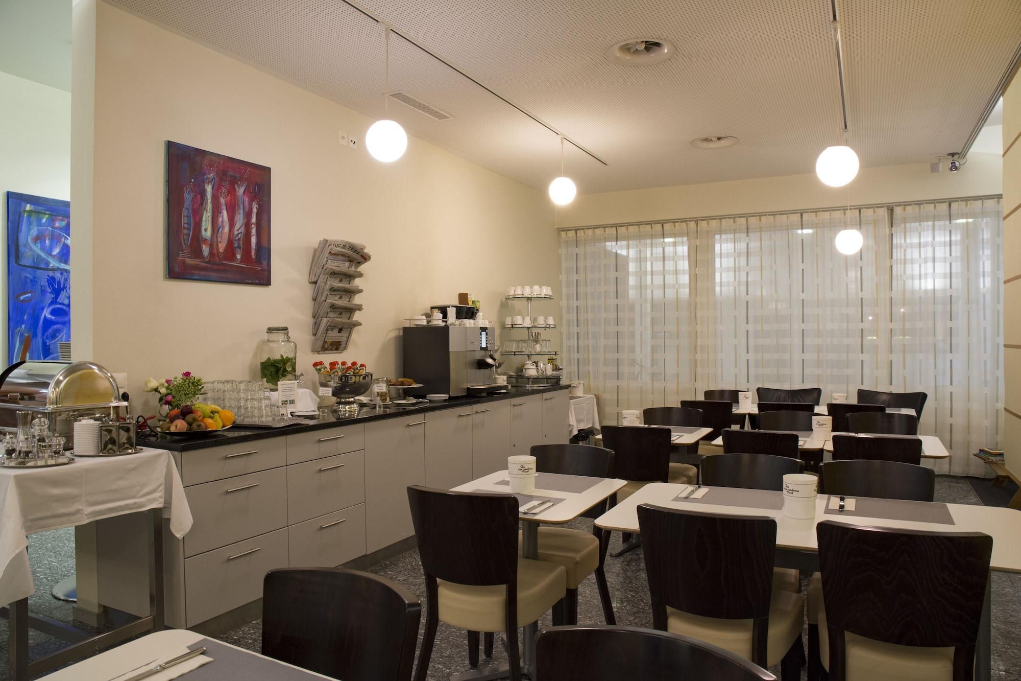 Bar/Salón Hotel Sursee