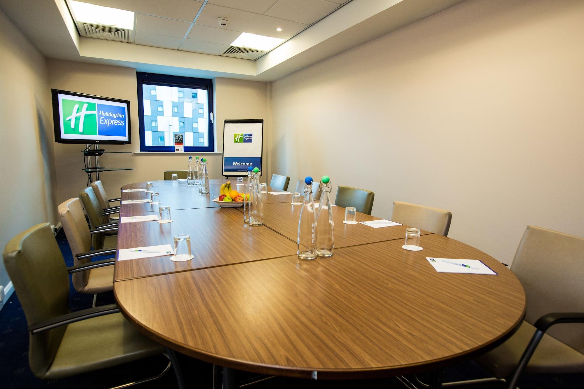 Sala de Reuniones Holiday Inn Express London - Stratford by IHG