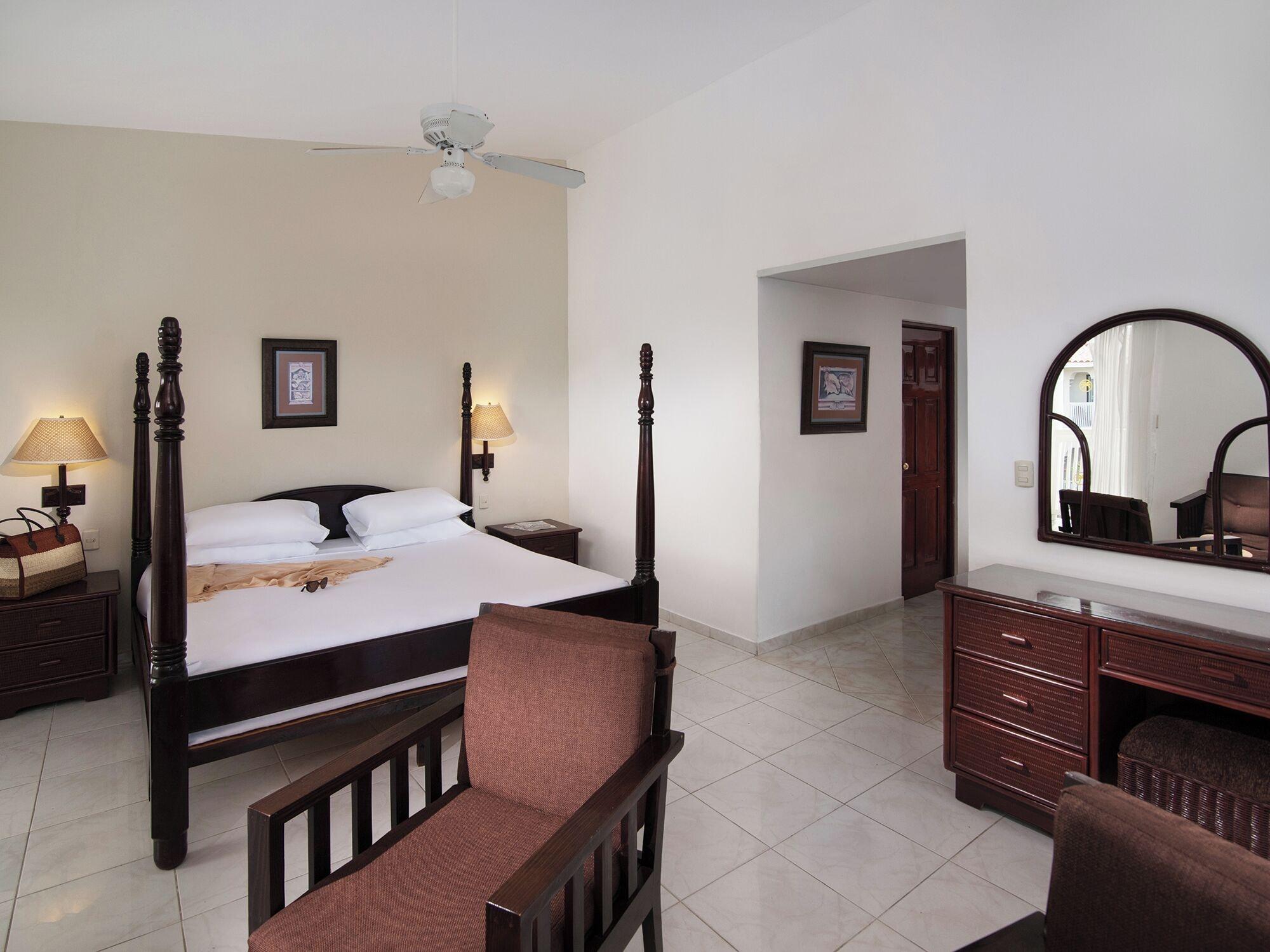 Habitación The Tropical is a hotel experience set within Mediterranean-style buildings