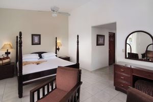 Alojamiento - The Tropical is a hotel experience set within Mediterranean-style buildings