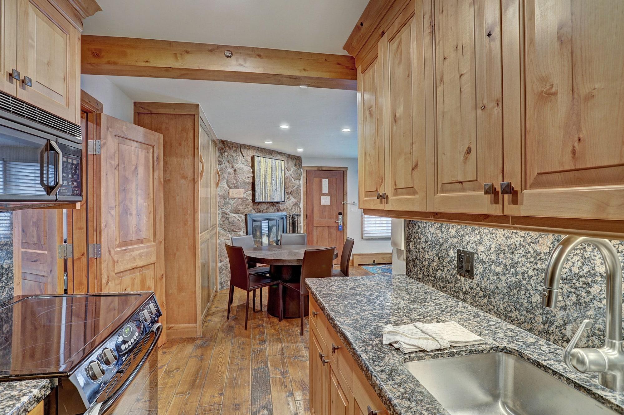 Equipamiento de Habitación The Lodge at Vail 2 BR Condo in the Heart of Vail by RedAwning - Save 20% on 7+ Nights!