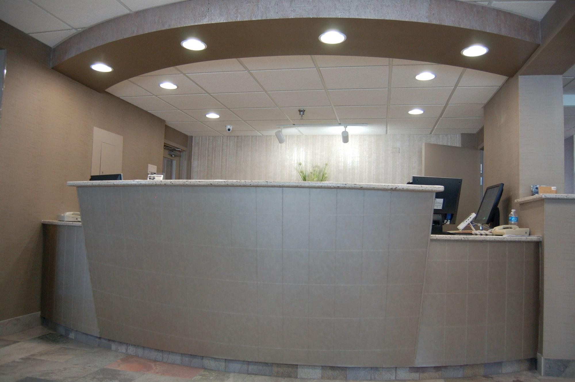 Vista Lobby Brentwood Inn & Suites