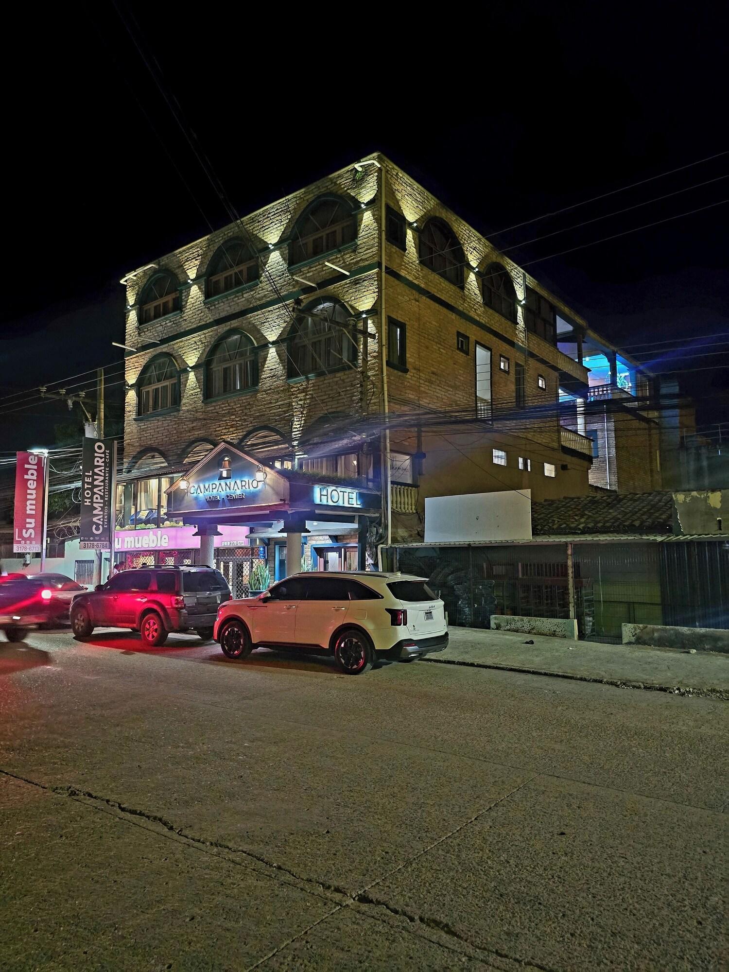 Vista Exterior Hotel el Campanario