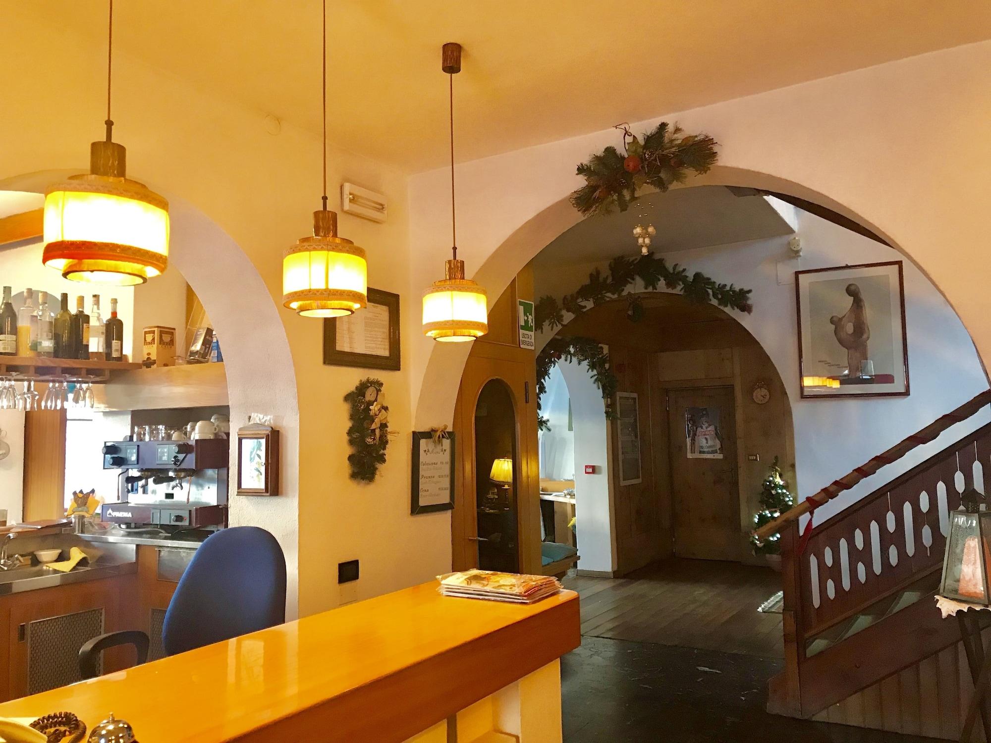 Vista Lobby Hotel Monti Pallidi