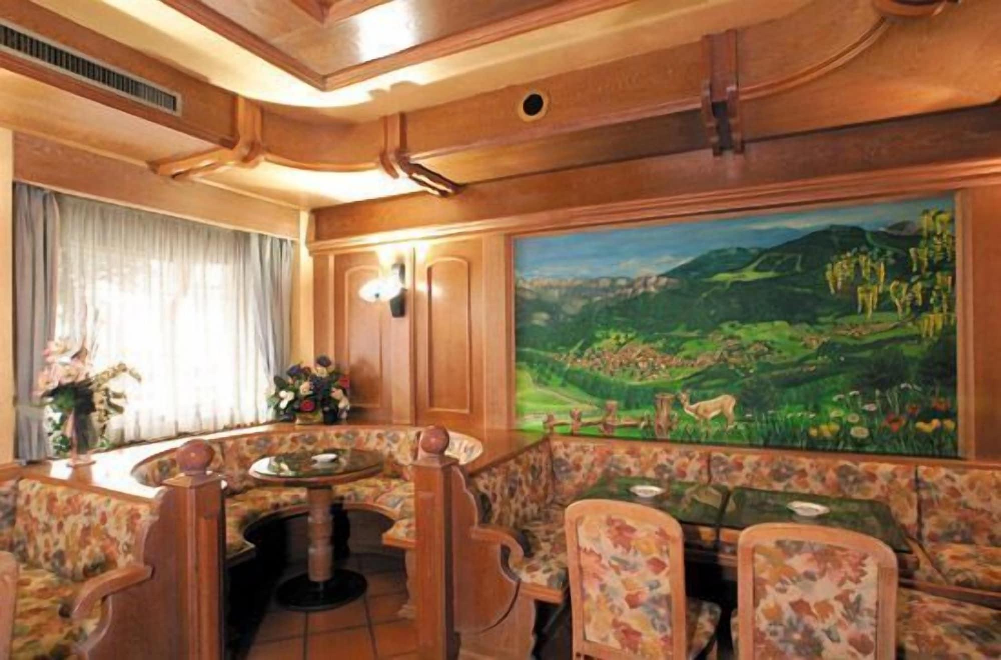 Bar/Salón Vittoria