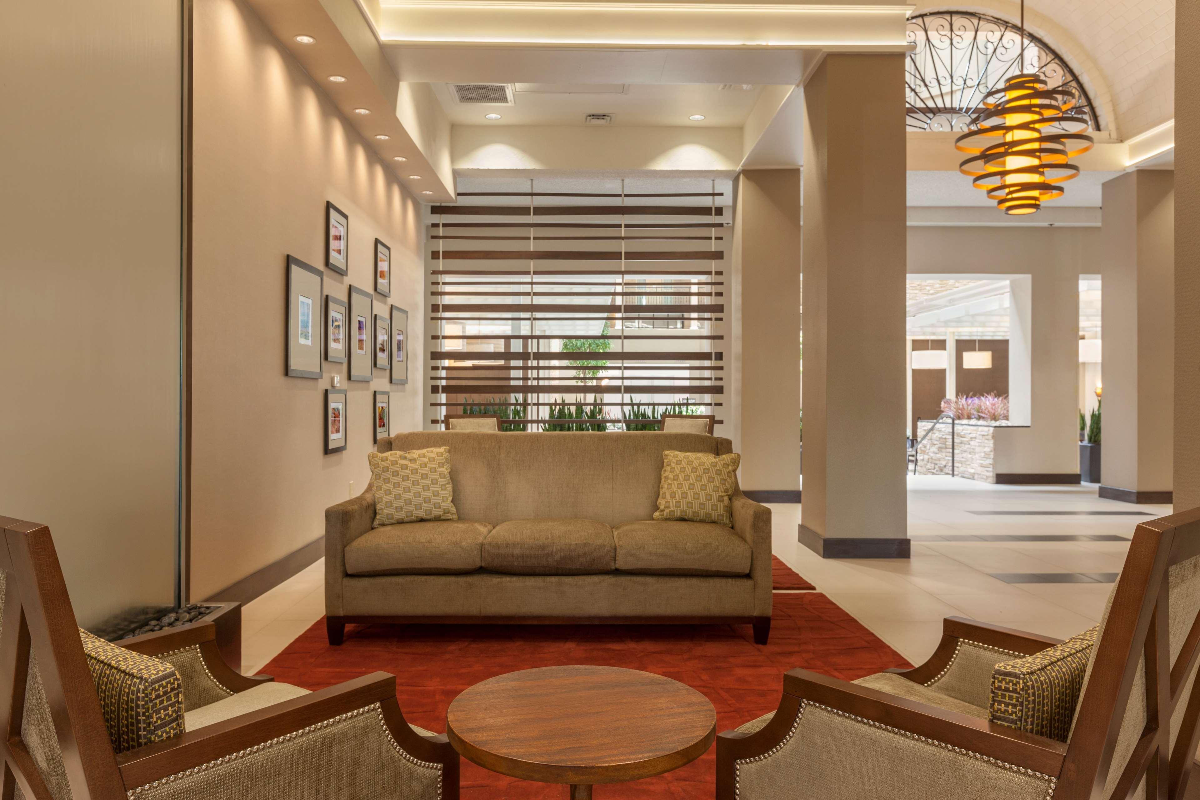 Vista Lobby Embassy Suites Hotel Baton Rouge